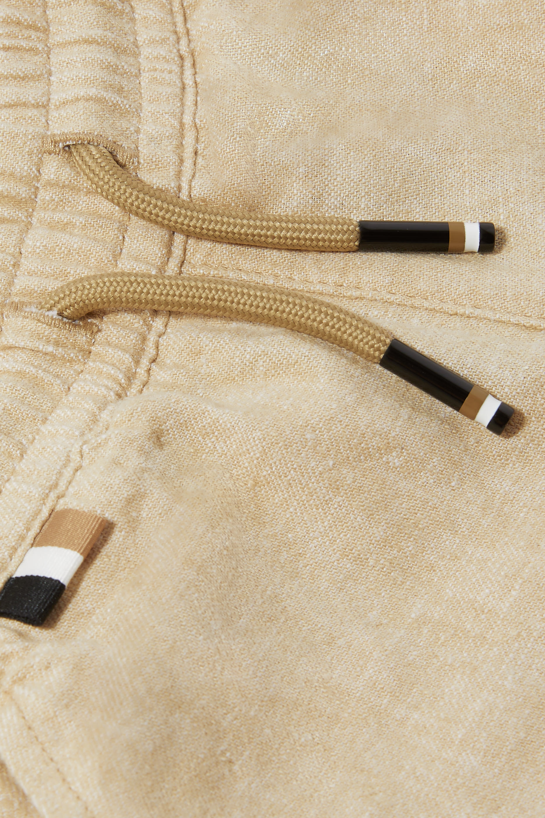 شورت مطرز بشعار الماركة للأطفال