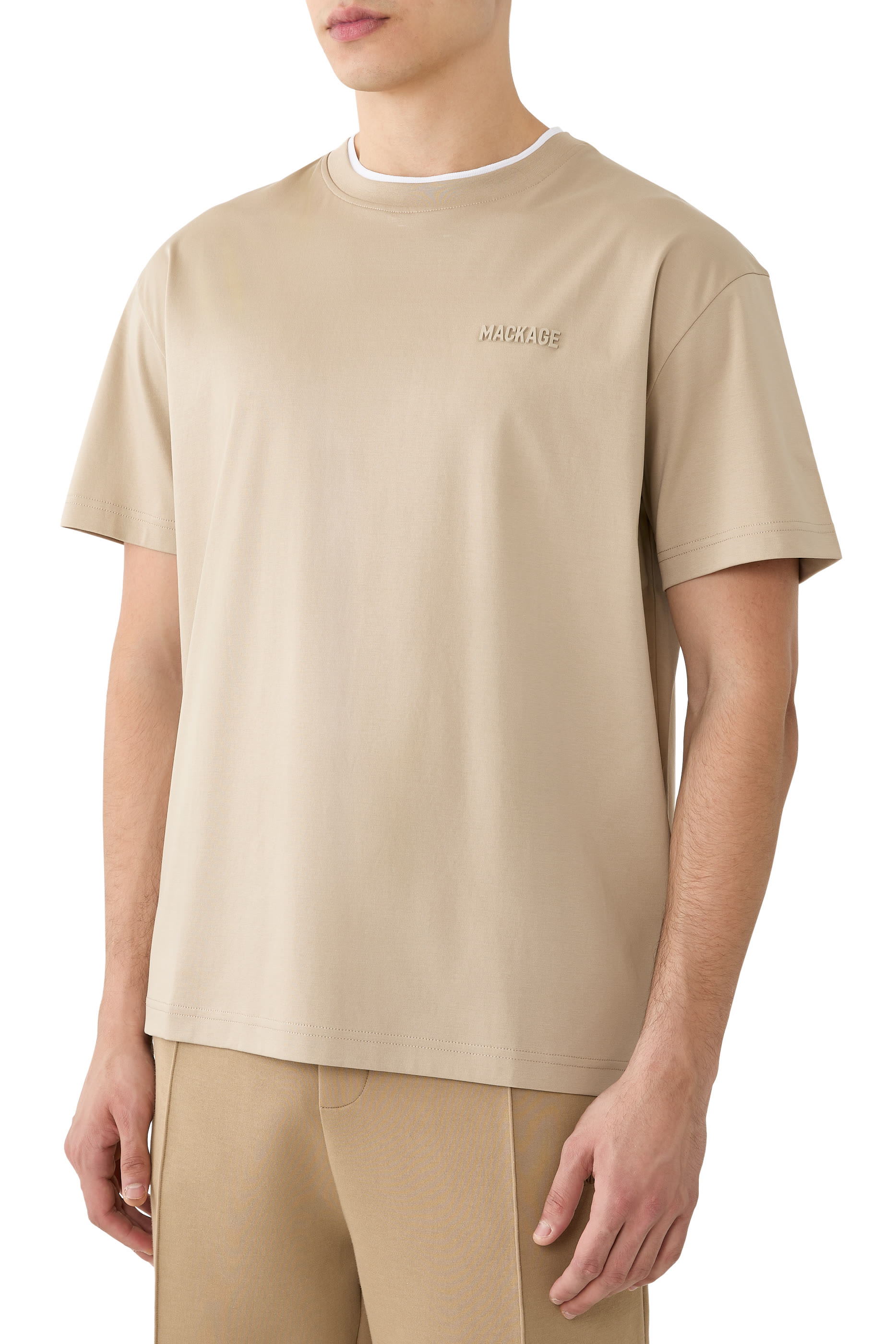 تيشيرت تي-إم إن في بياقة ضيقة مزدوجة