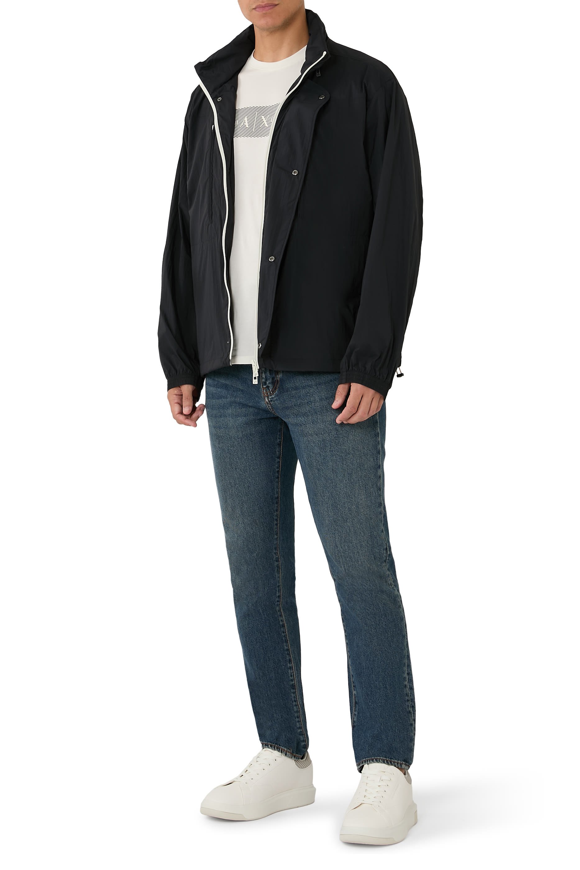 بنطال جينز بقصة ضيقة مزين بشعار الماركة