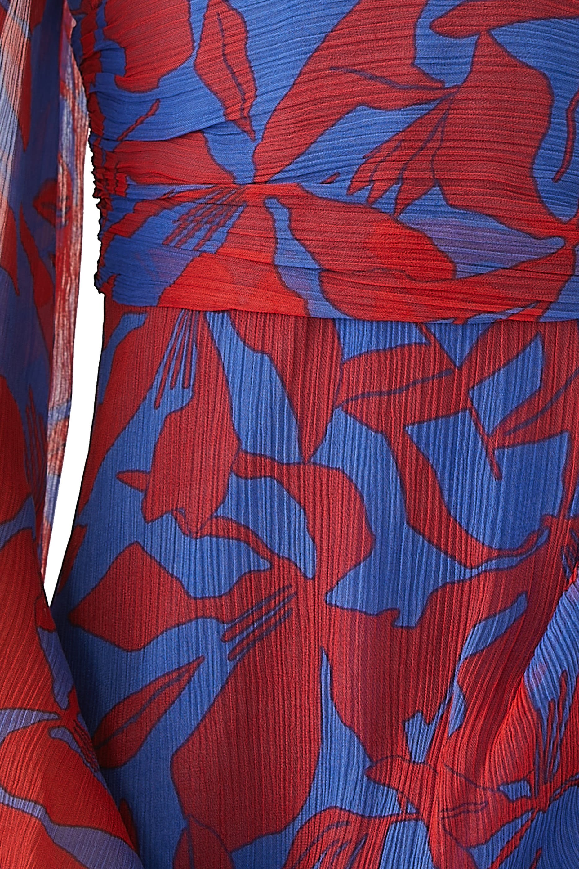 فستان قصير بياقة عميقة وطبعة زهور