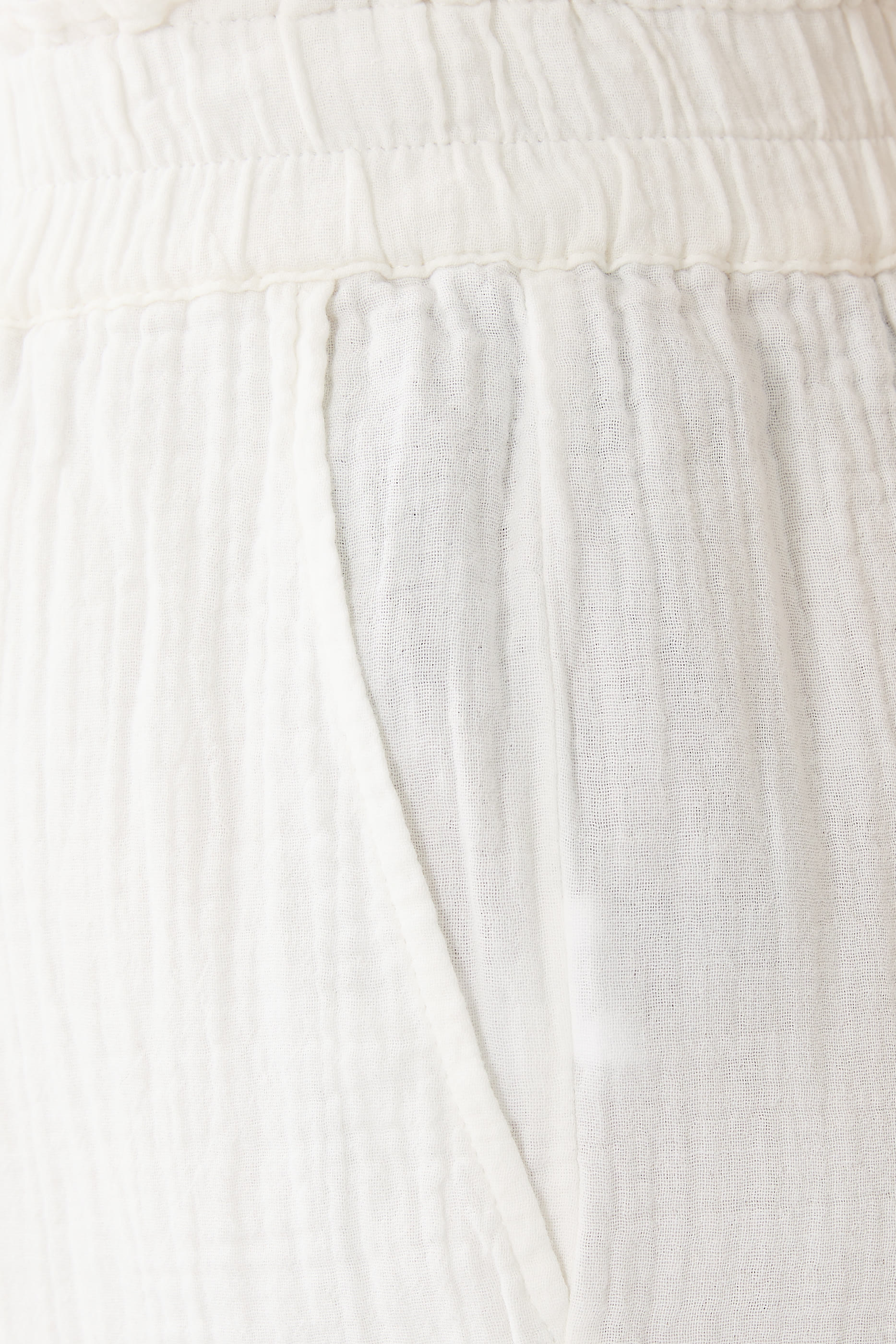 بنطال ليون بقصة قصيرة