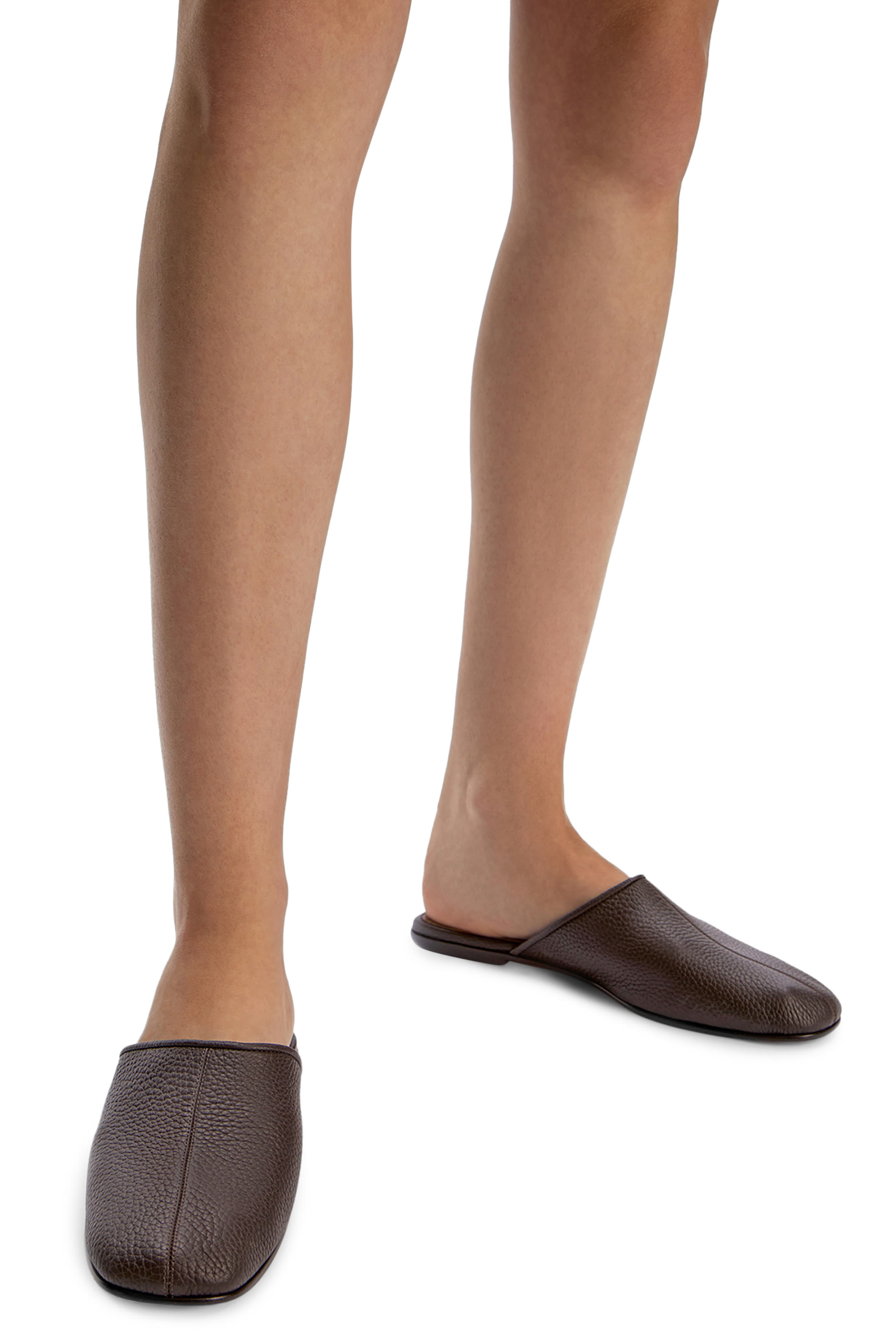 حذاء مفتوح من الخلف جلد