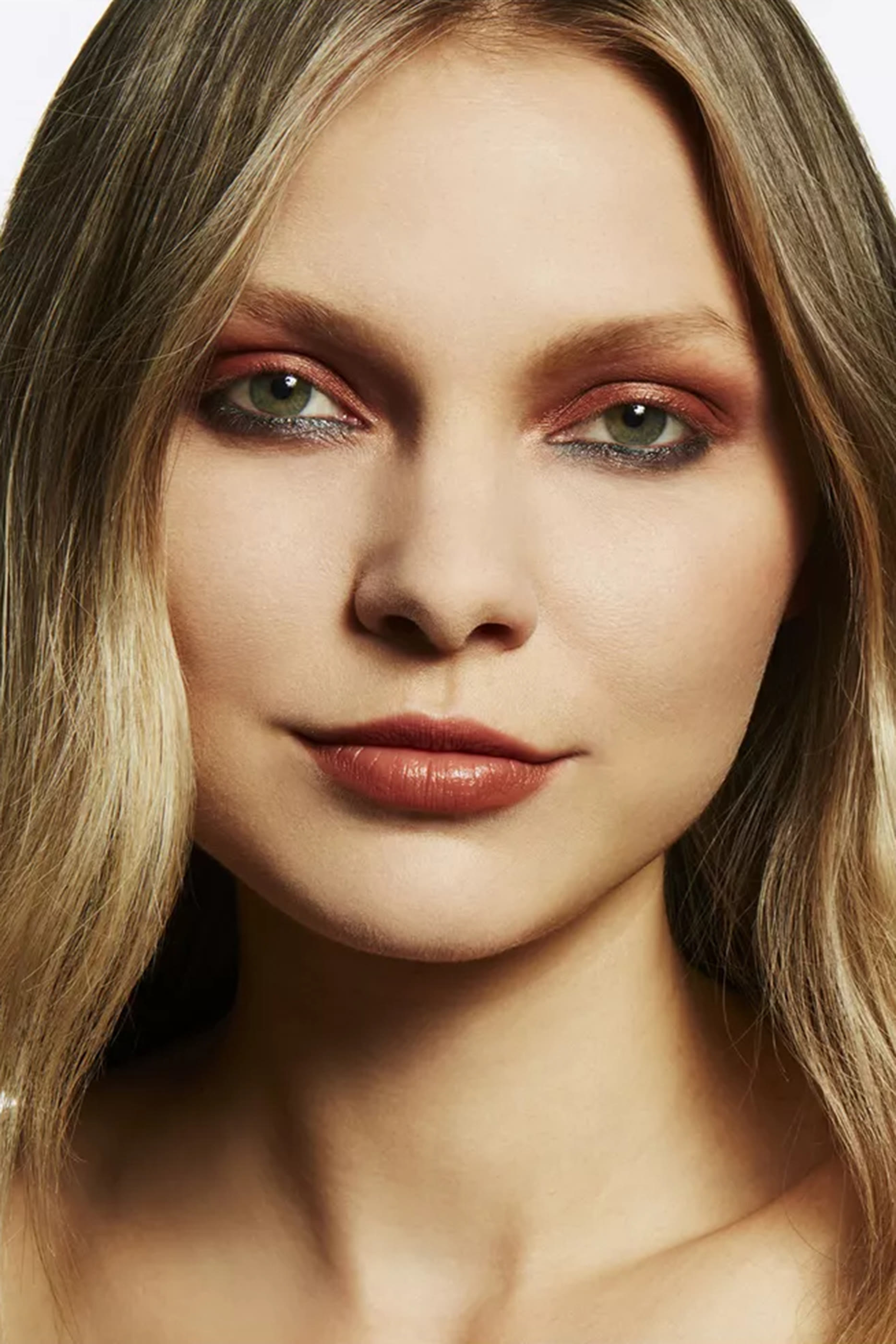 خافي عيوب البشرة برو يدوم طويلاً