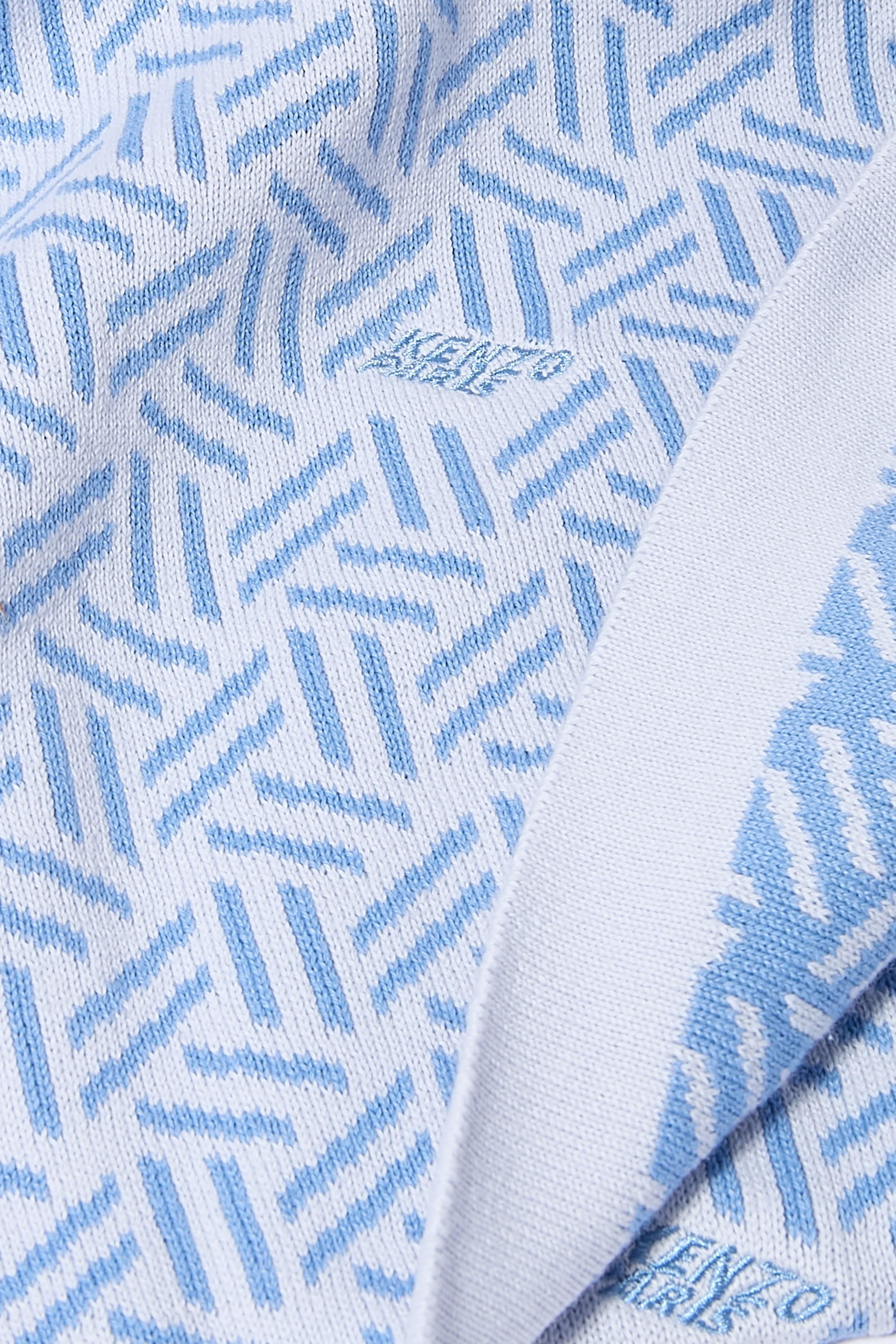 بطانية بنقشة هندسية للأطفال