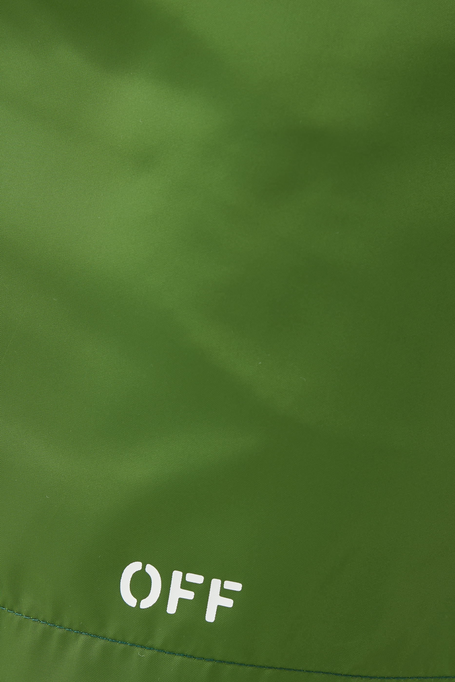 شورت سباحة بطبعة شعار الماركة