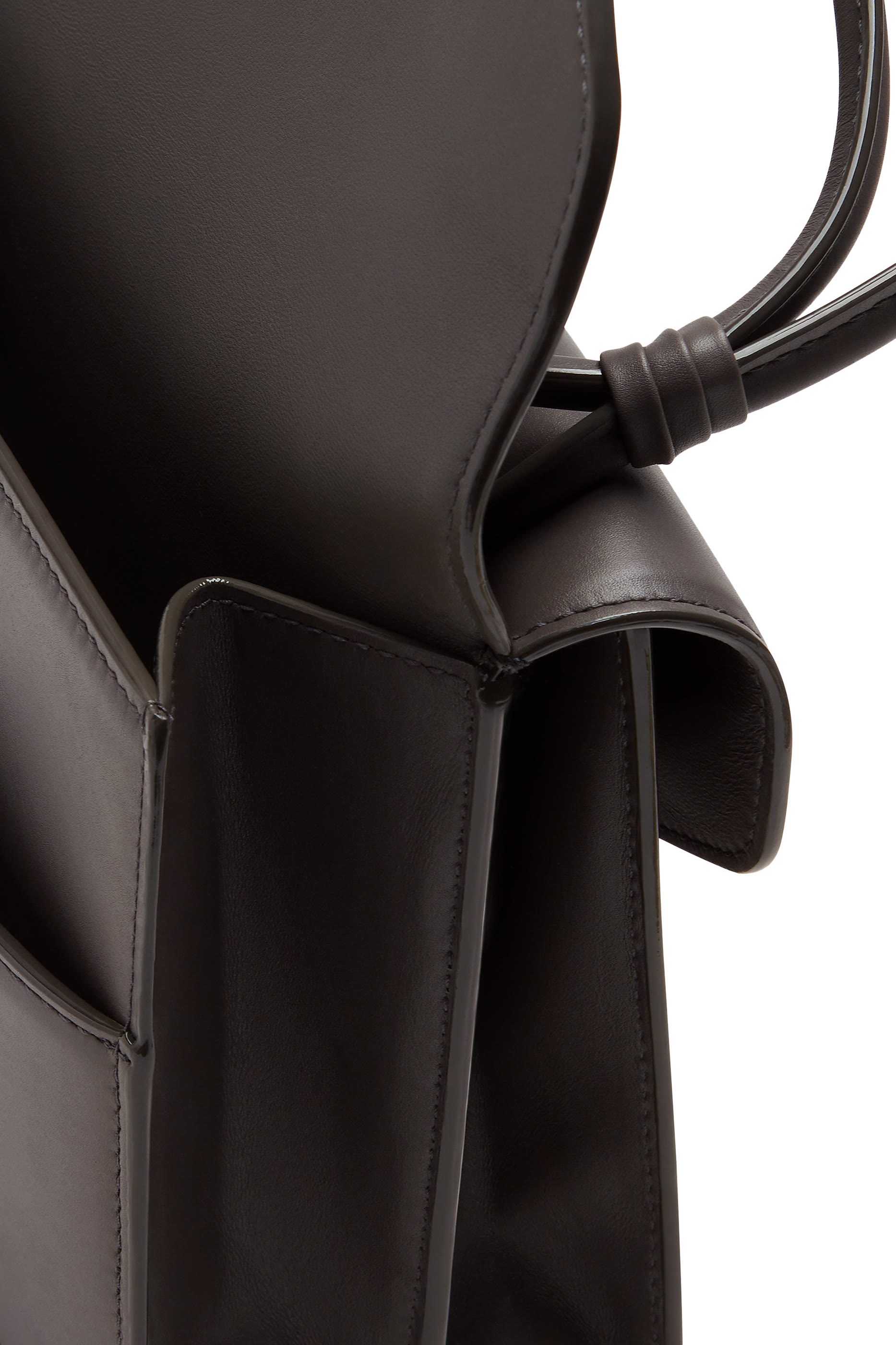 كلاتش بقفل بتصميم عقدة