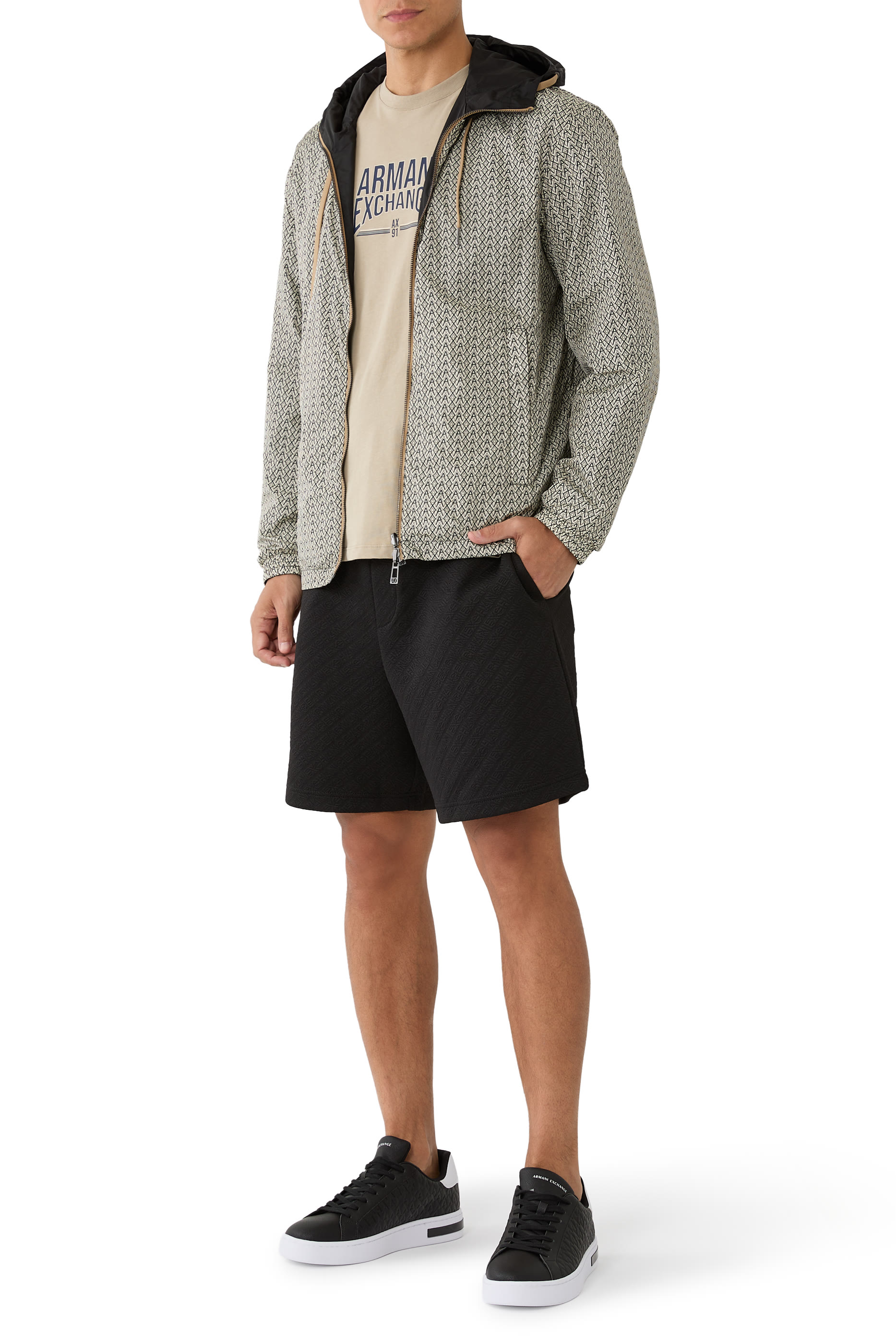 شورت بشعار الماركة بالكامل