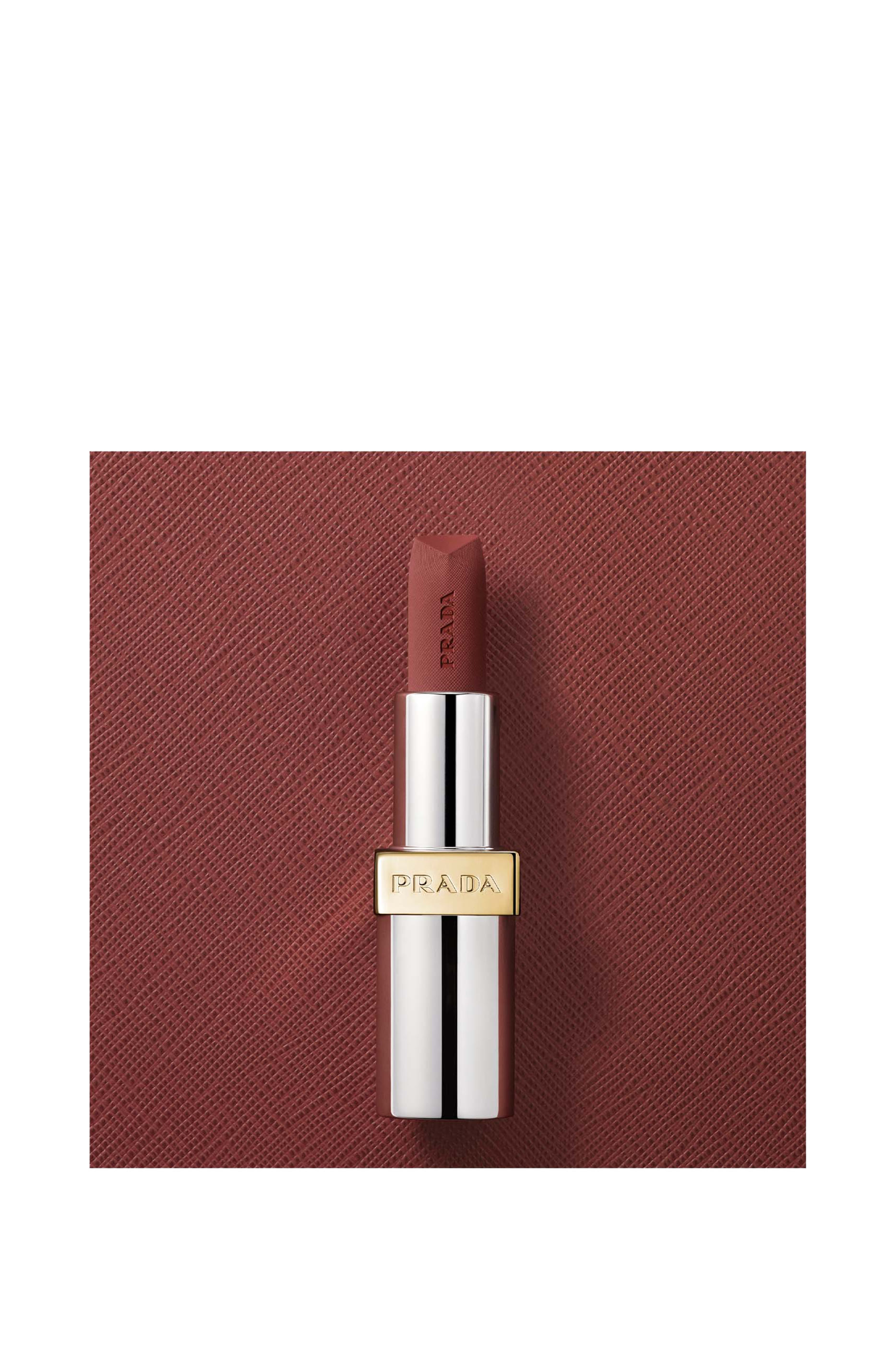 أحمر شفاه مونوكروم هايبر غير لامع