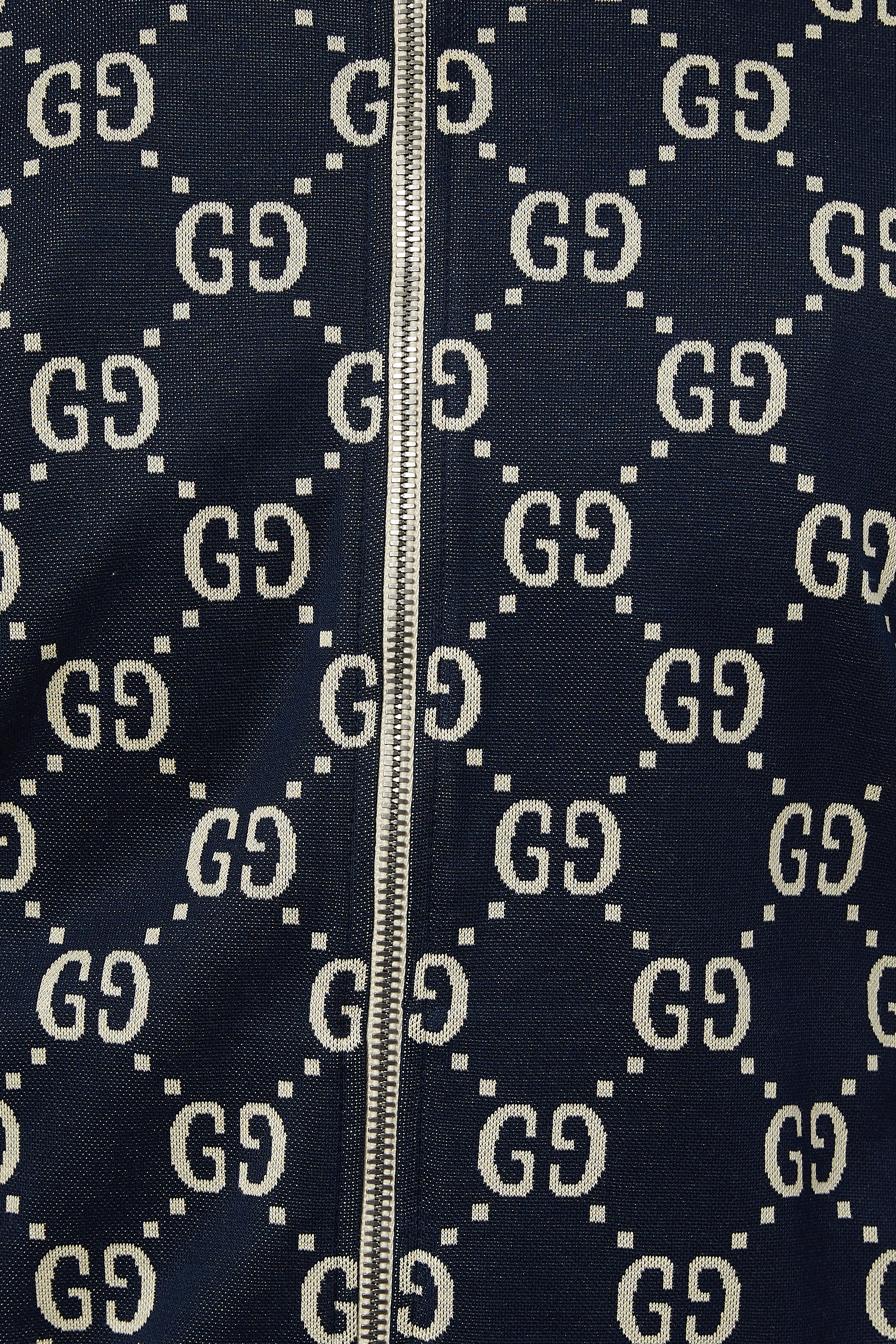 جاكيت رياضي بشعار الماركة