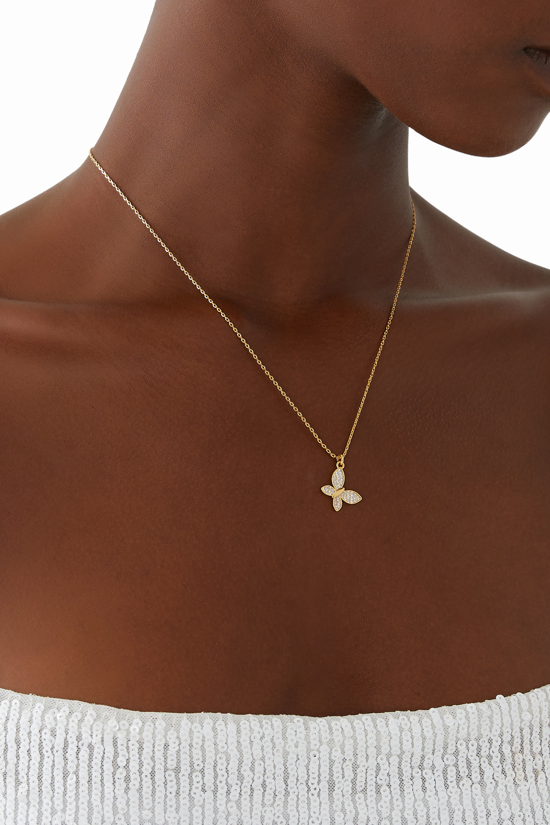 قلادة لاكي بدلاية بتصميم فراشة مرصعة بأحجار بافيه