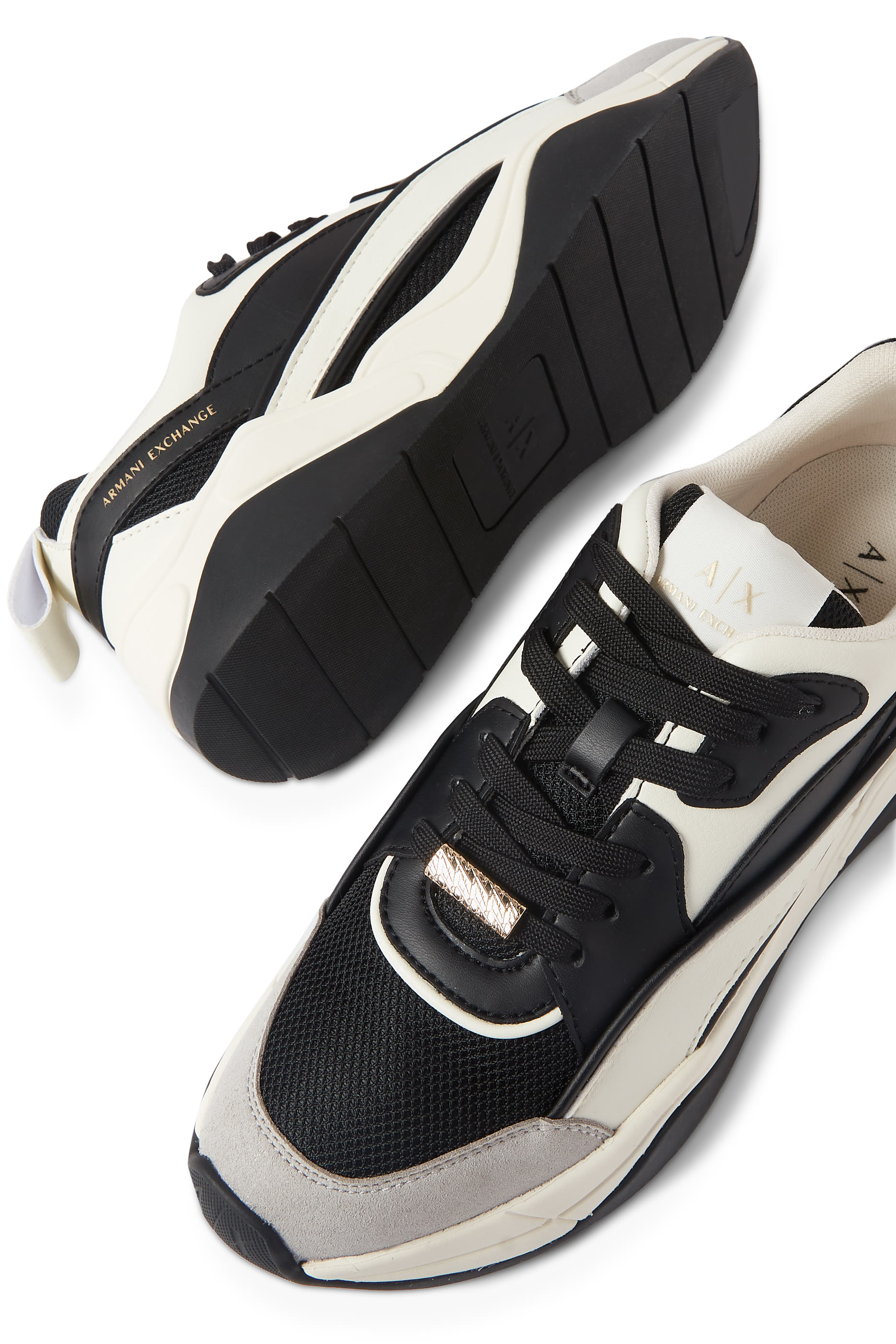 سنيكرز شير بشعار الماركة