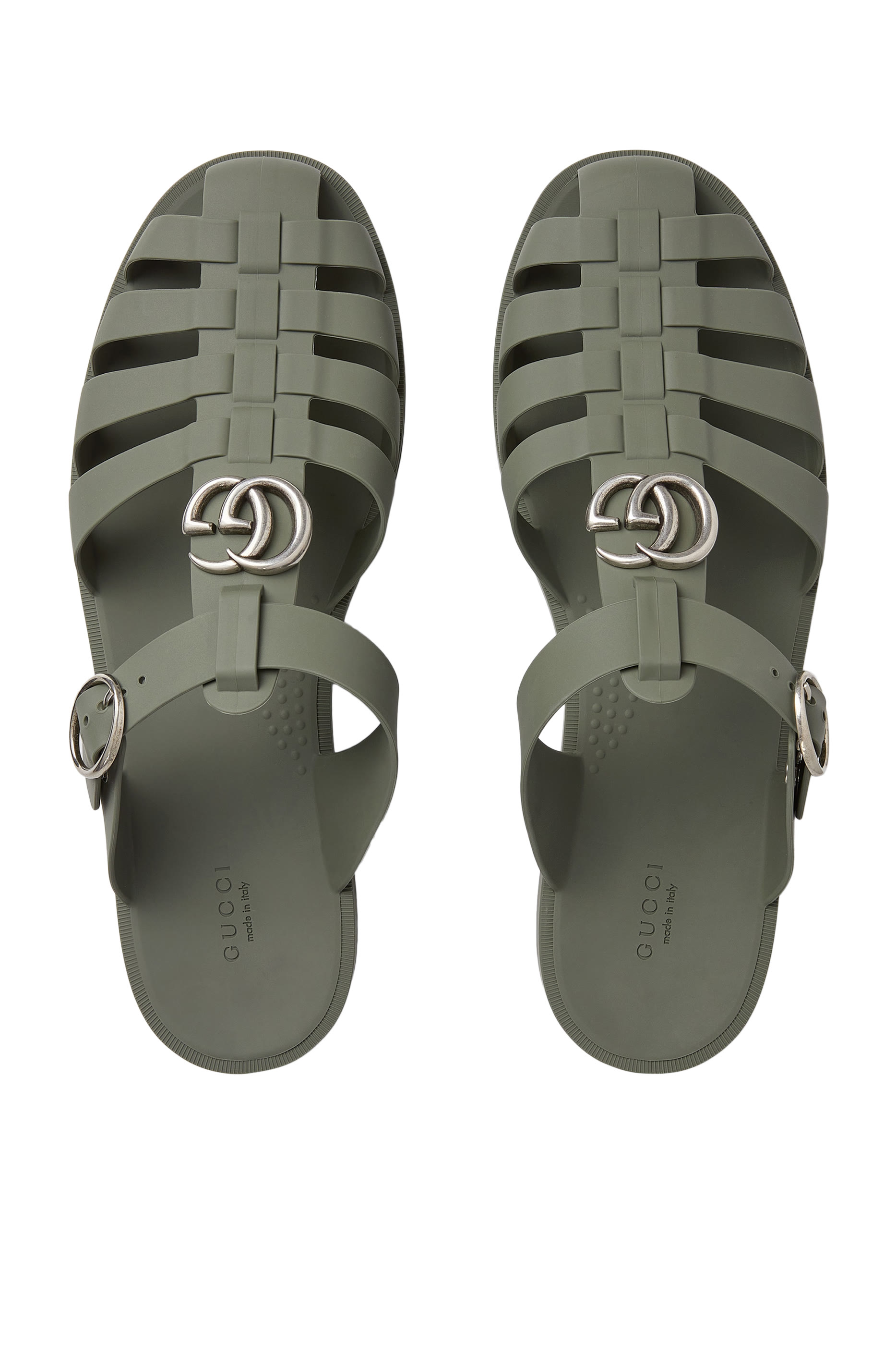 حذاء مفتوح بشعار حرفي الماركة