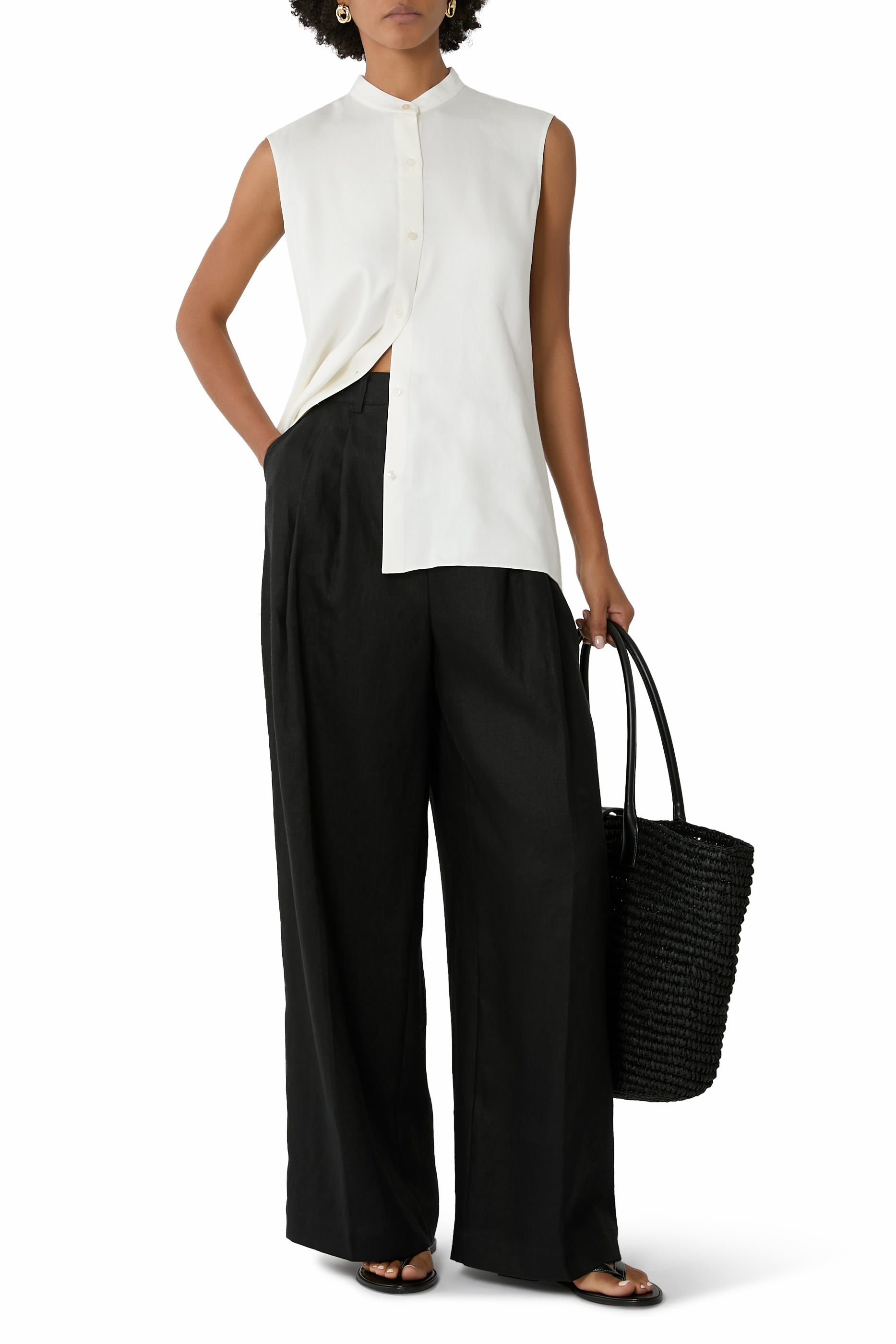 قميص بتصميم غير متماثل وبلا أكمام 