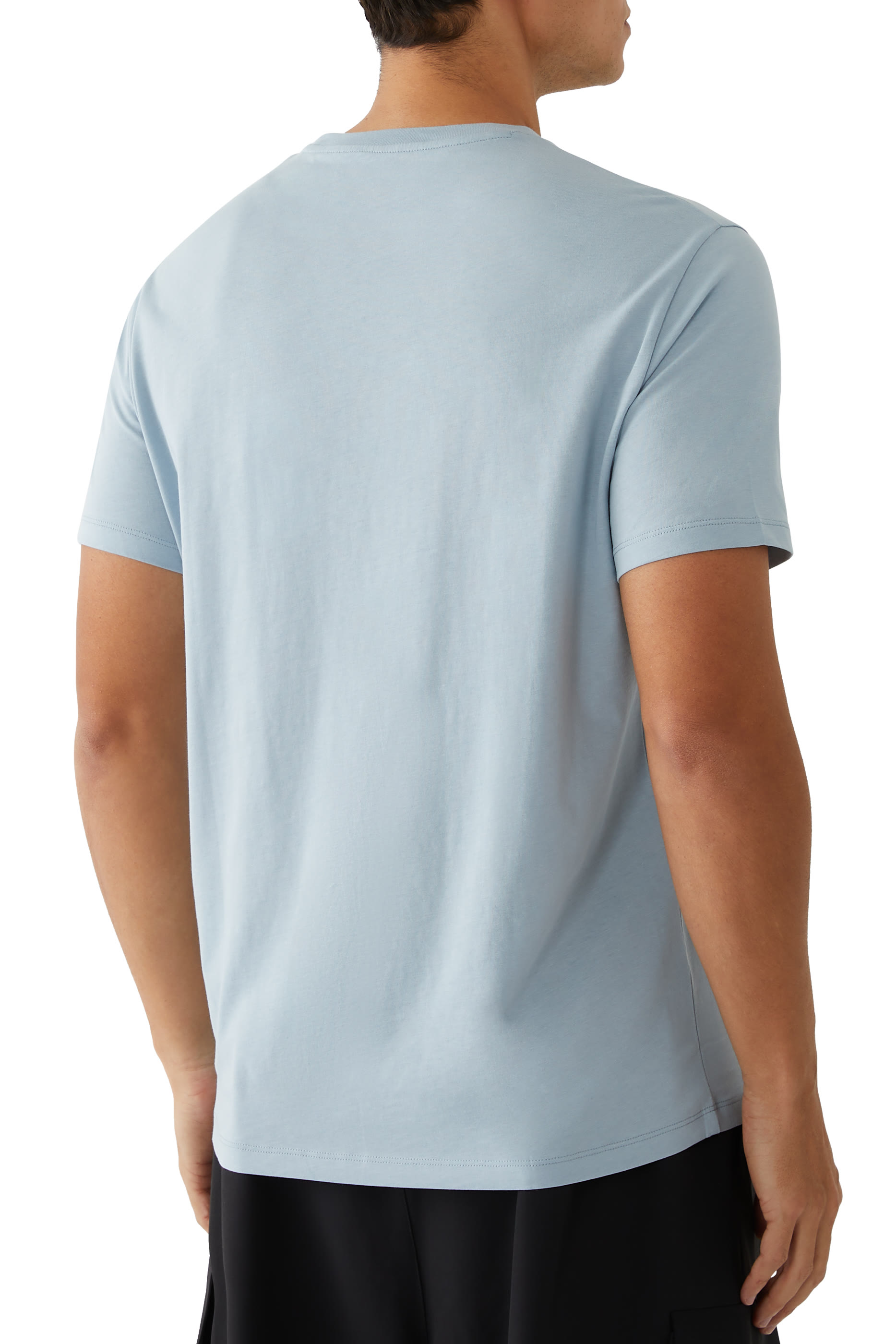 تيشيرت بشعار الماركة بقصة عادية