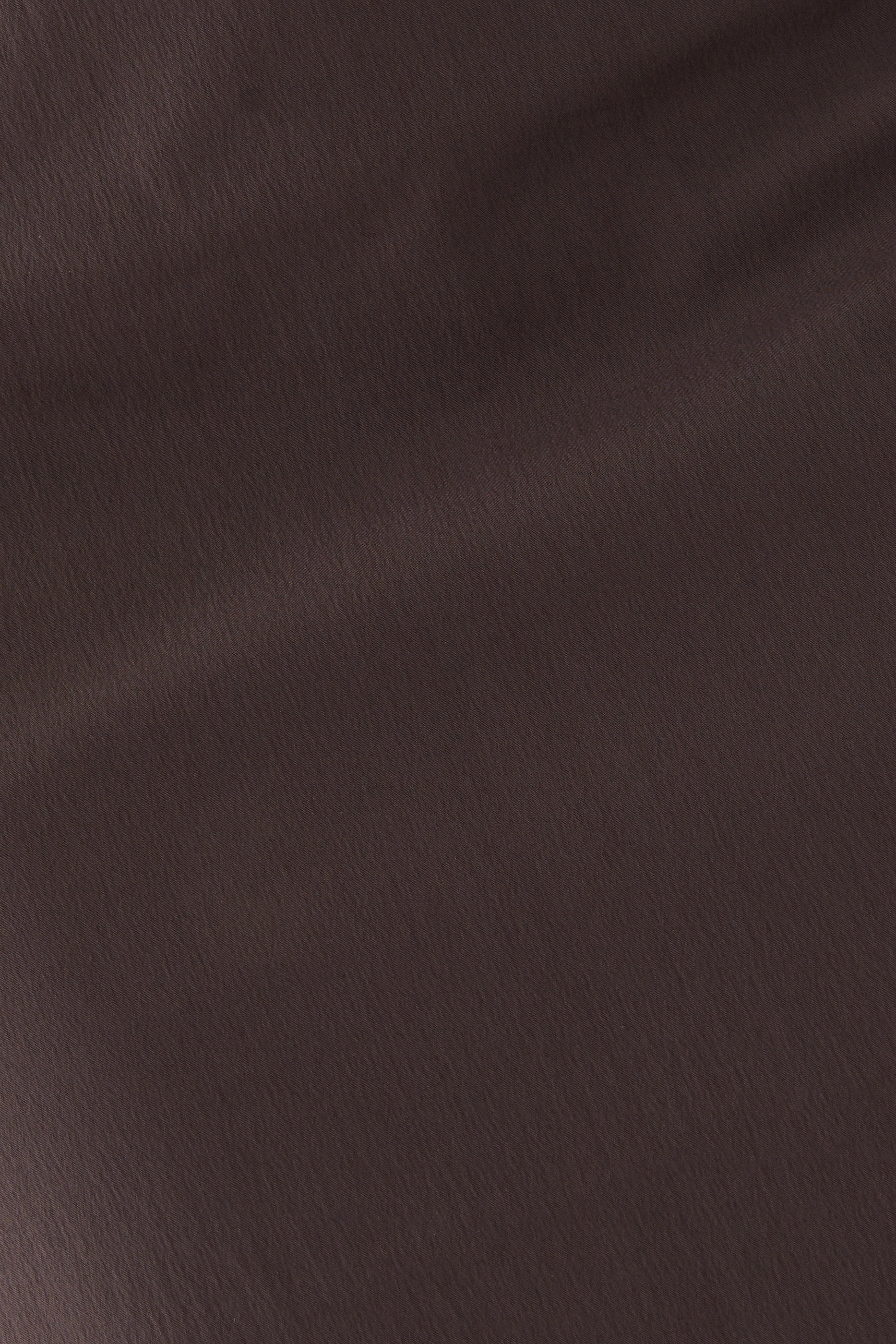 تنورة بتصميم بسيط وقصة مستقيمة