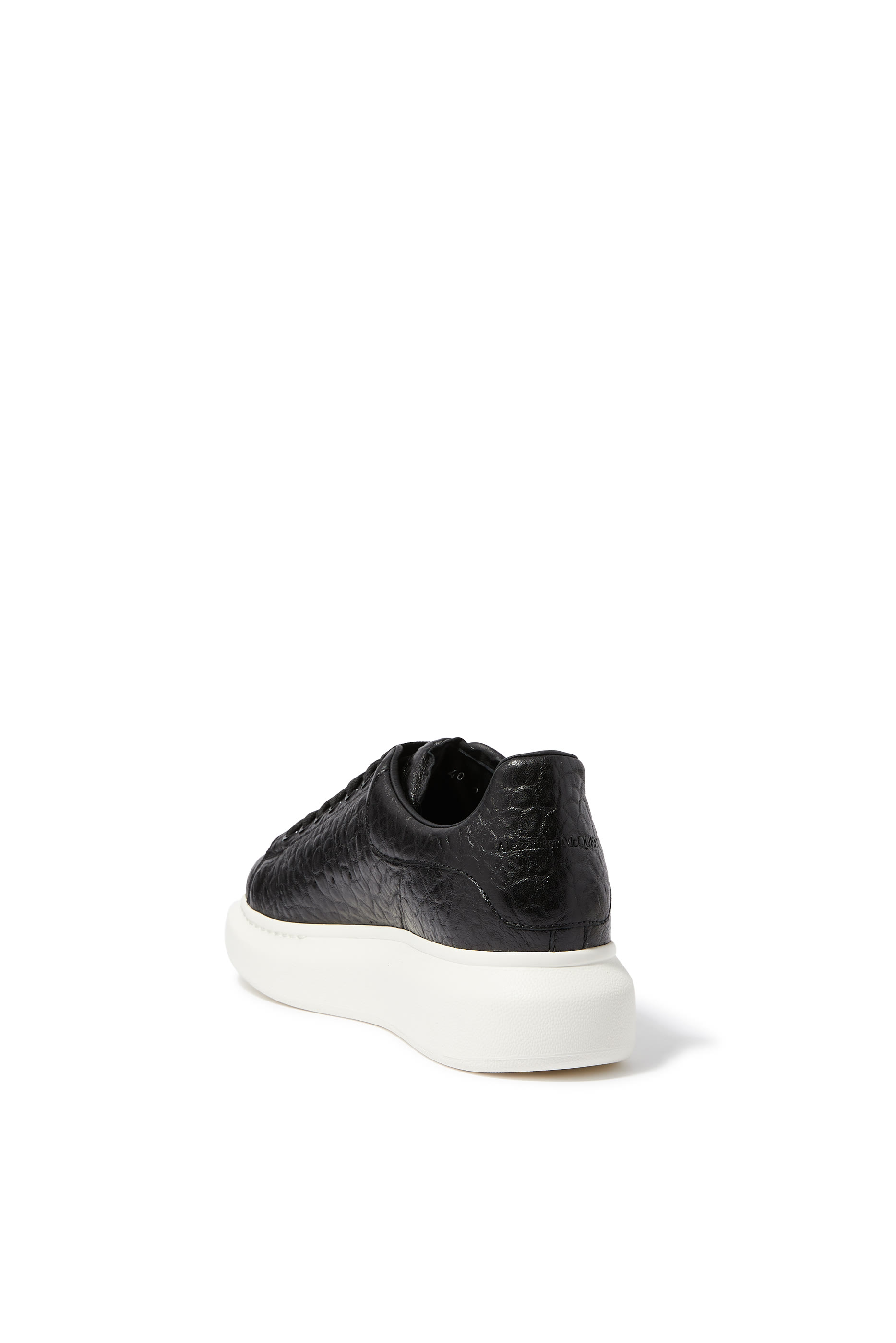 سنيكرز بنعل سميك