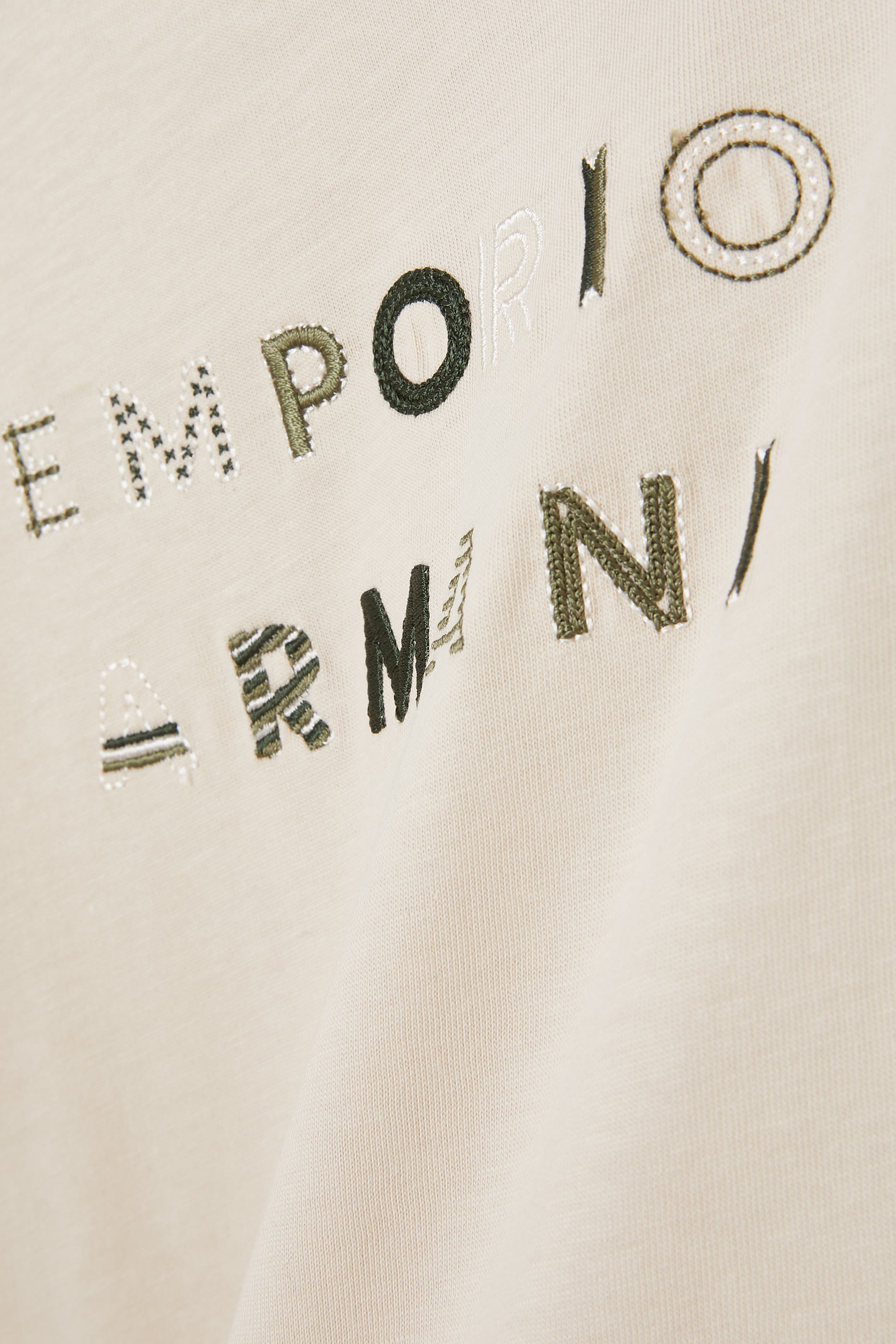 تيشيرت بشعار الماركة للأطفال