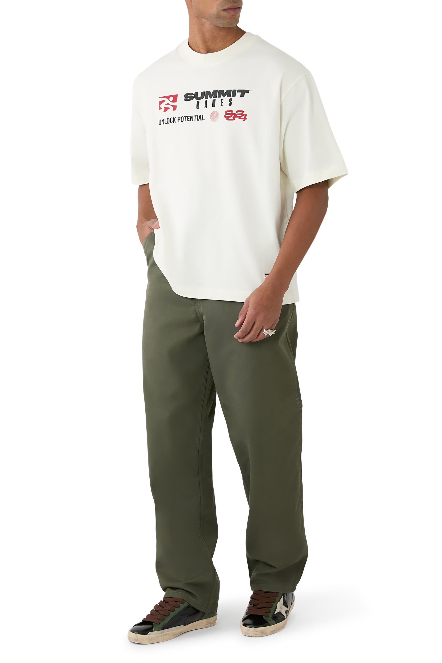 تيشيرت بملصق شعار الماركة كلاسيكي