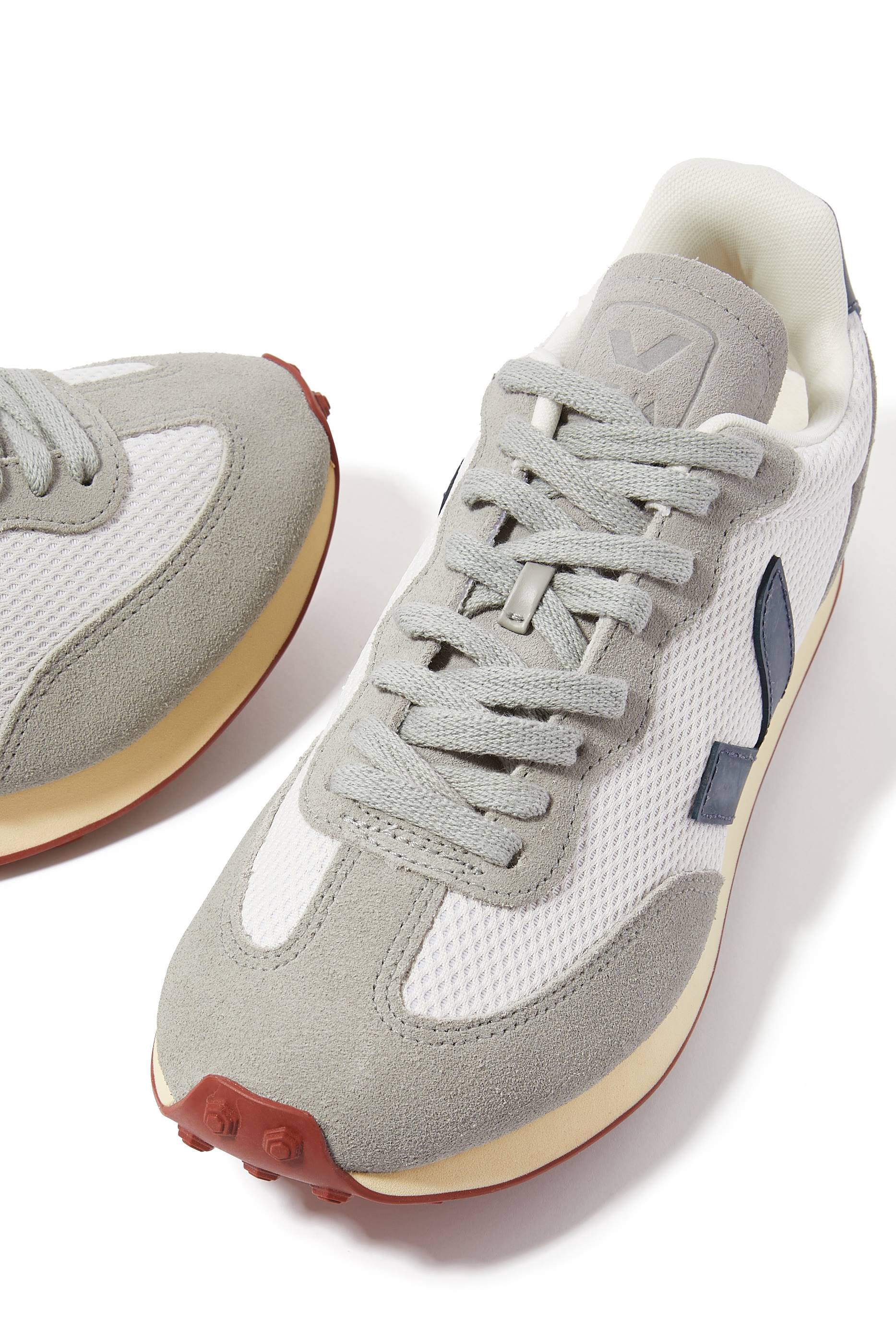 سنيكرز ريو برانكو ألفوميش