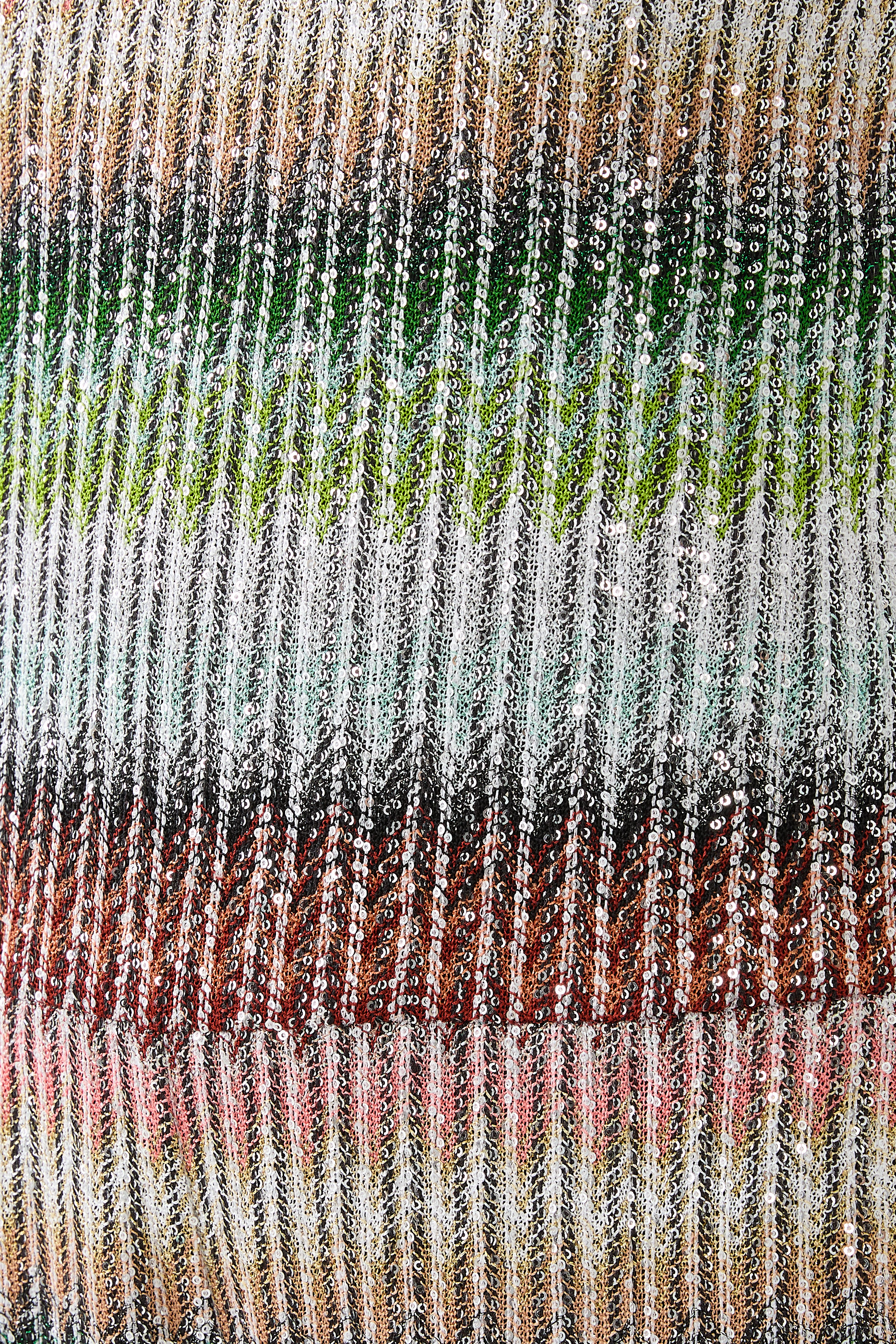 جمبسوت بصدرية طويلة بنقشة خطوط متعرجة متدرجة مطرز بالترتر