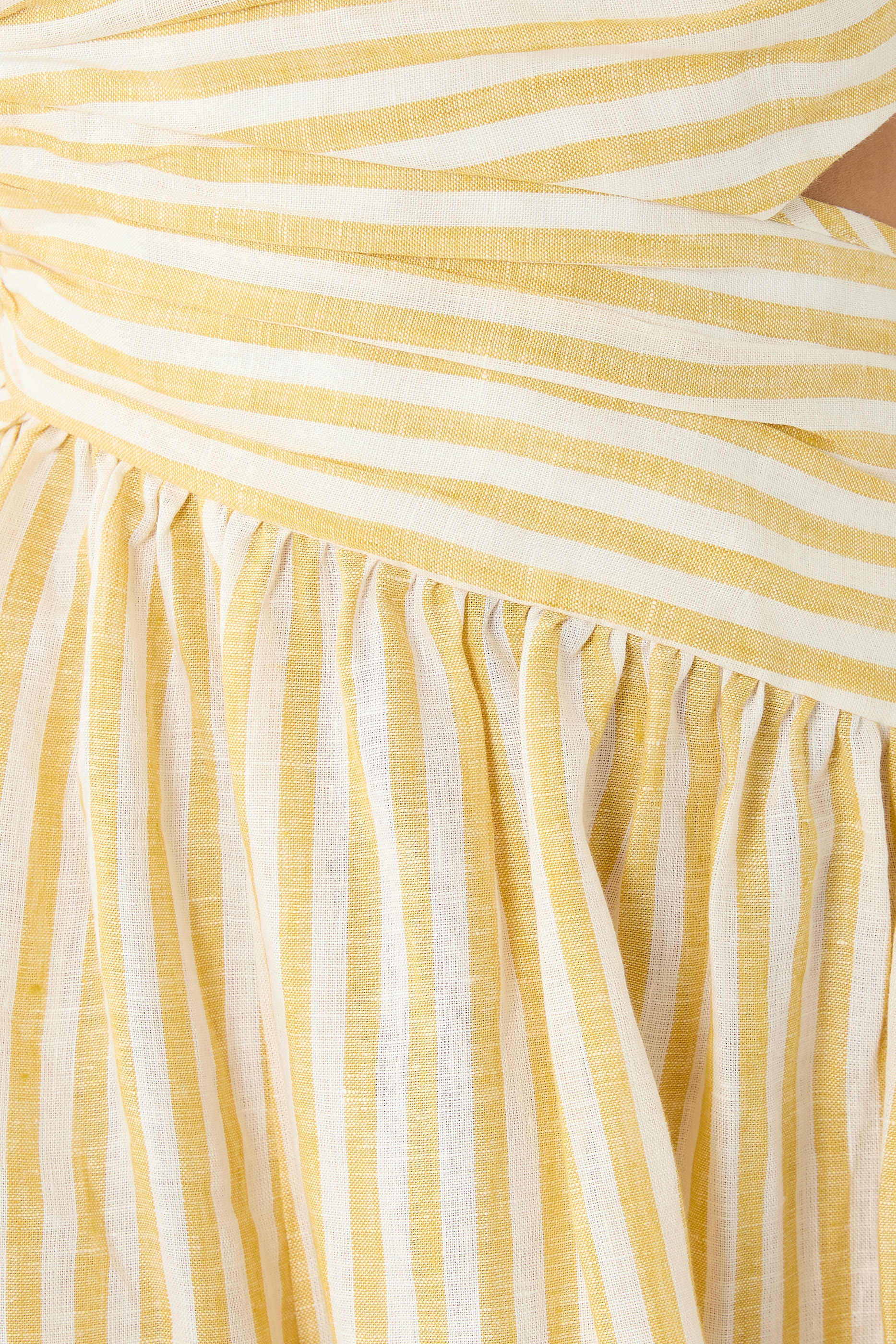 فستان كاسكاديان بتصميم غير متماثل