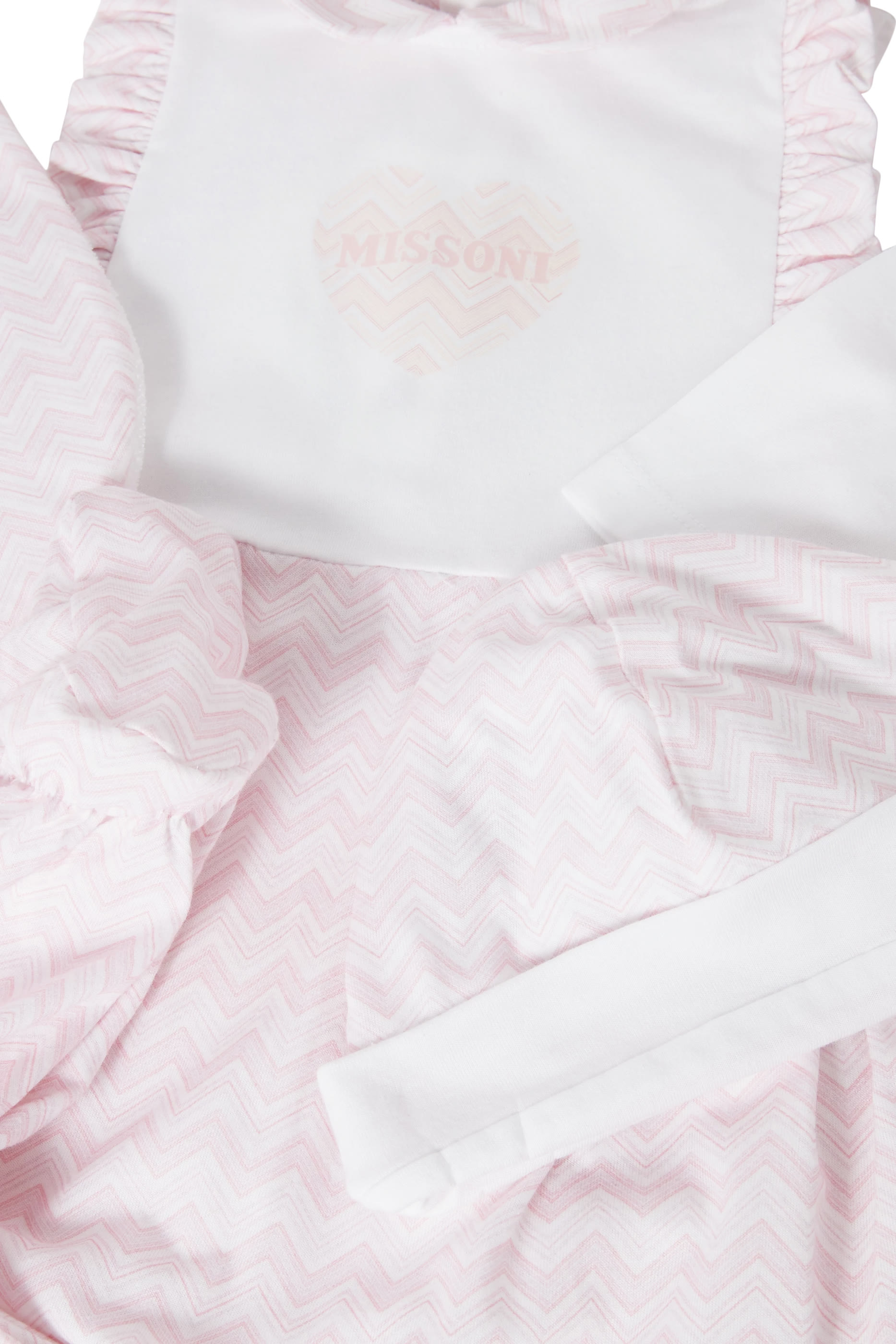 طقم لباس قطعة واحدة، قبعة ومريلة بنقشة خطوط متعرجة للأطفال