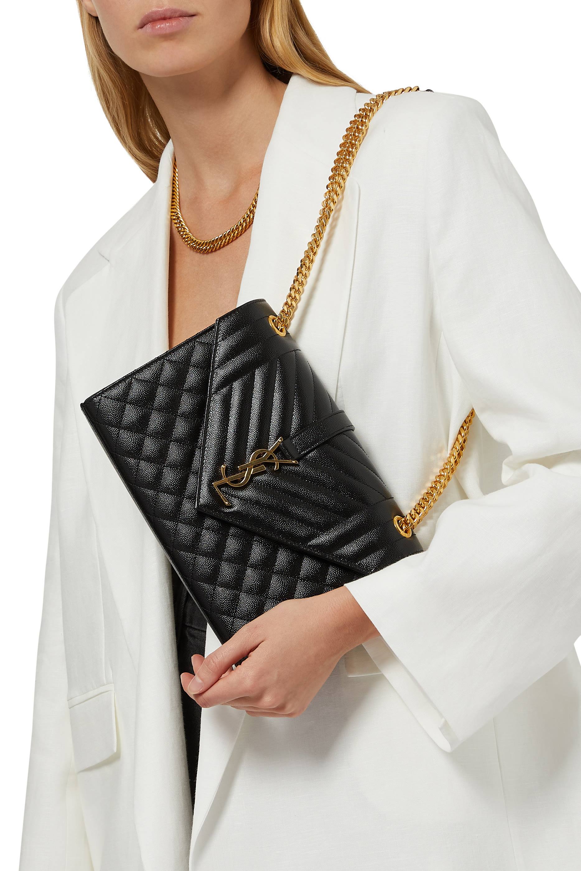 حقيبة متوسطة بتصميم ظرف جلد محفور غران دي بودريه وتصميم مبطن