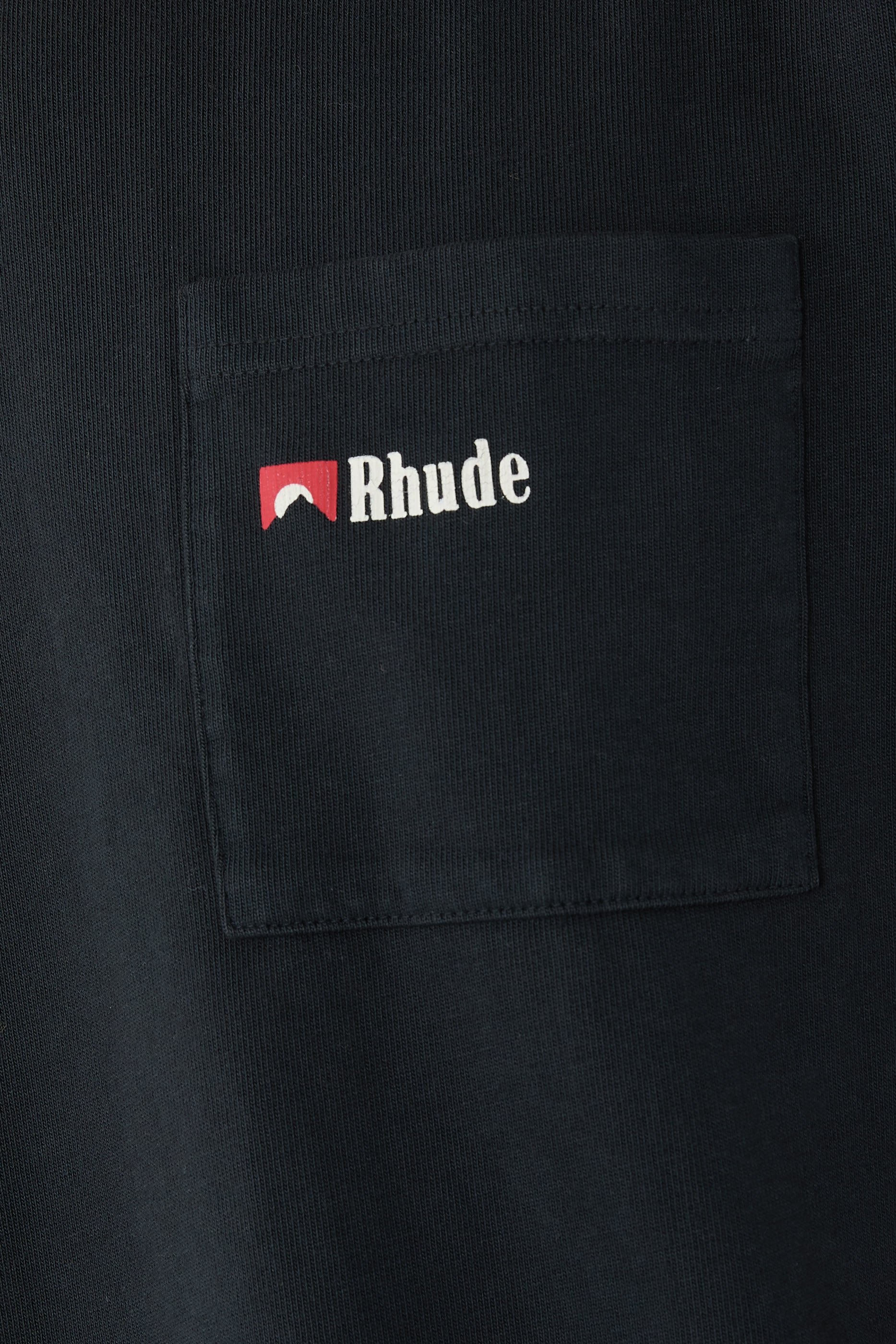 تيشيرت بجيب ونقشة ذئب