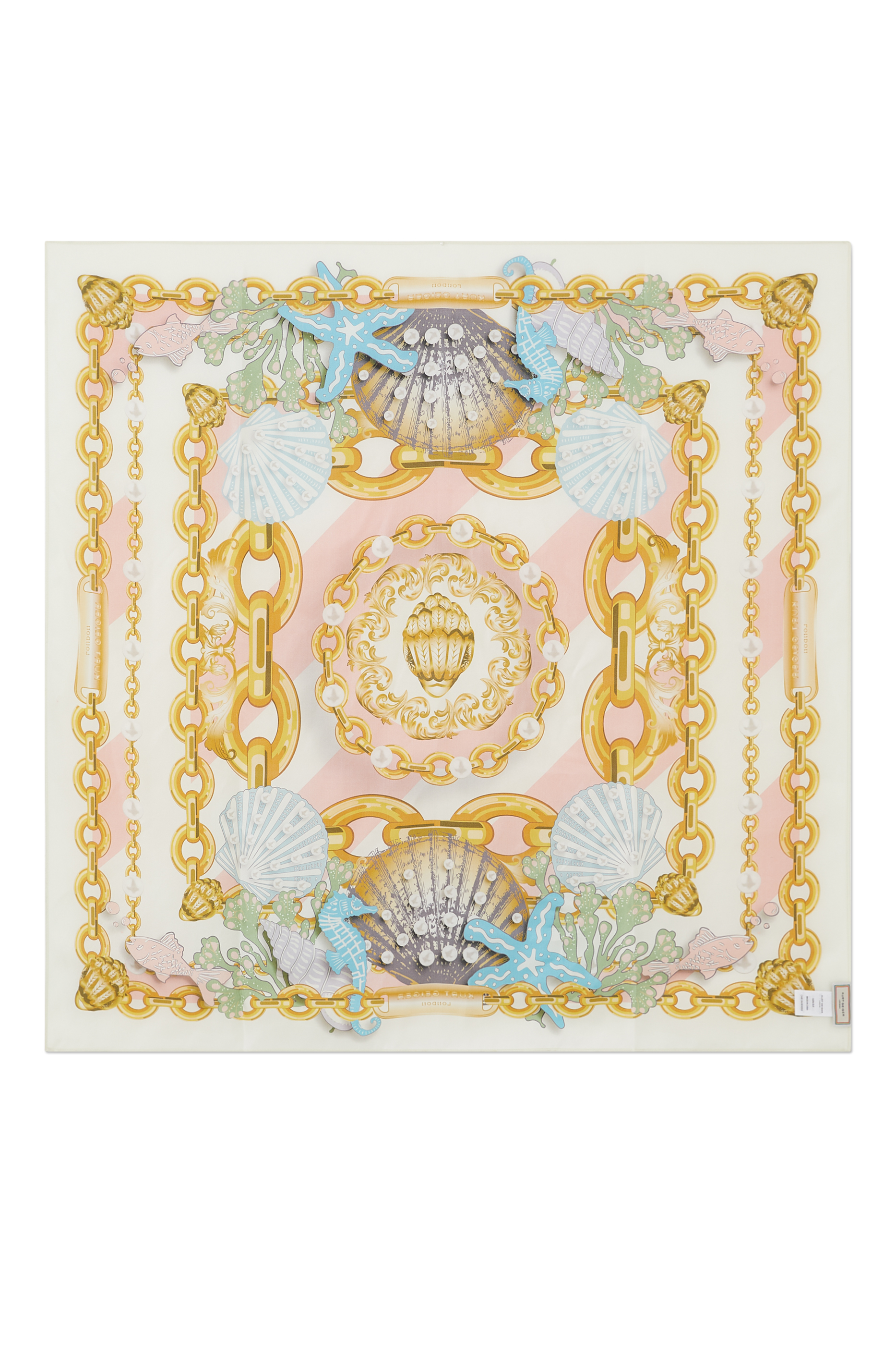 وشاح بتصميم مربع