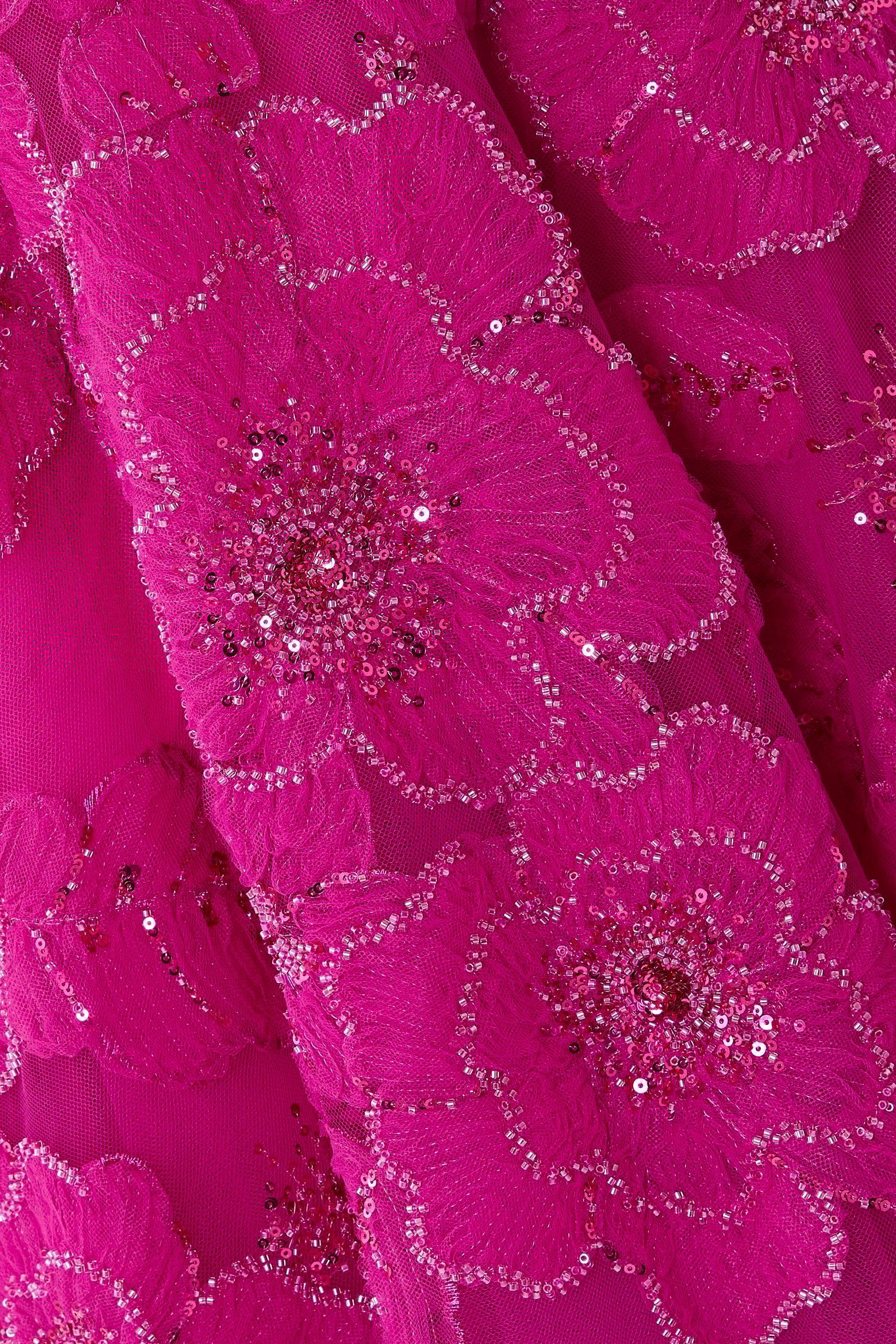 فستان سهرة بياقة مربعة وقصة واسعة نحو الأسفل بزهور