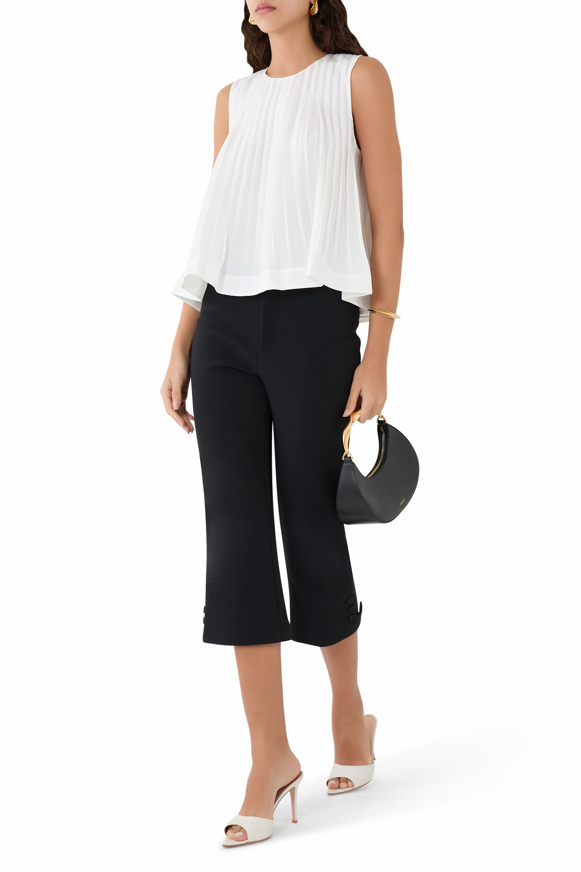 بلوزة بقصة واسعة نحو الأسفل بطيات