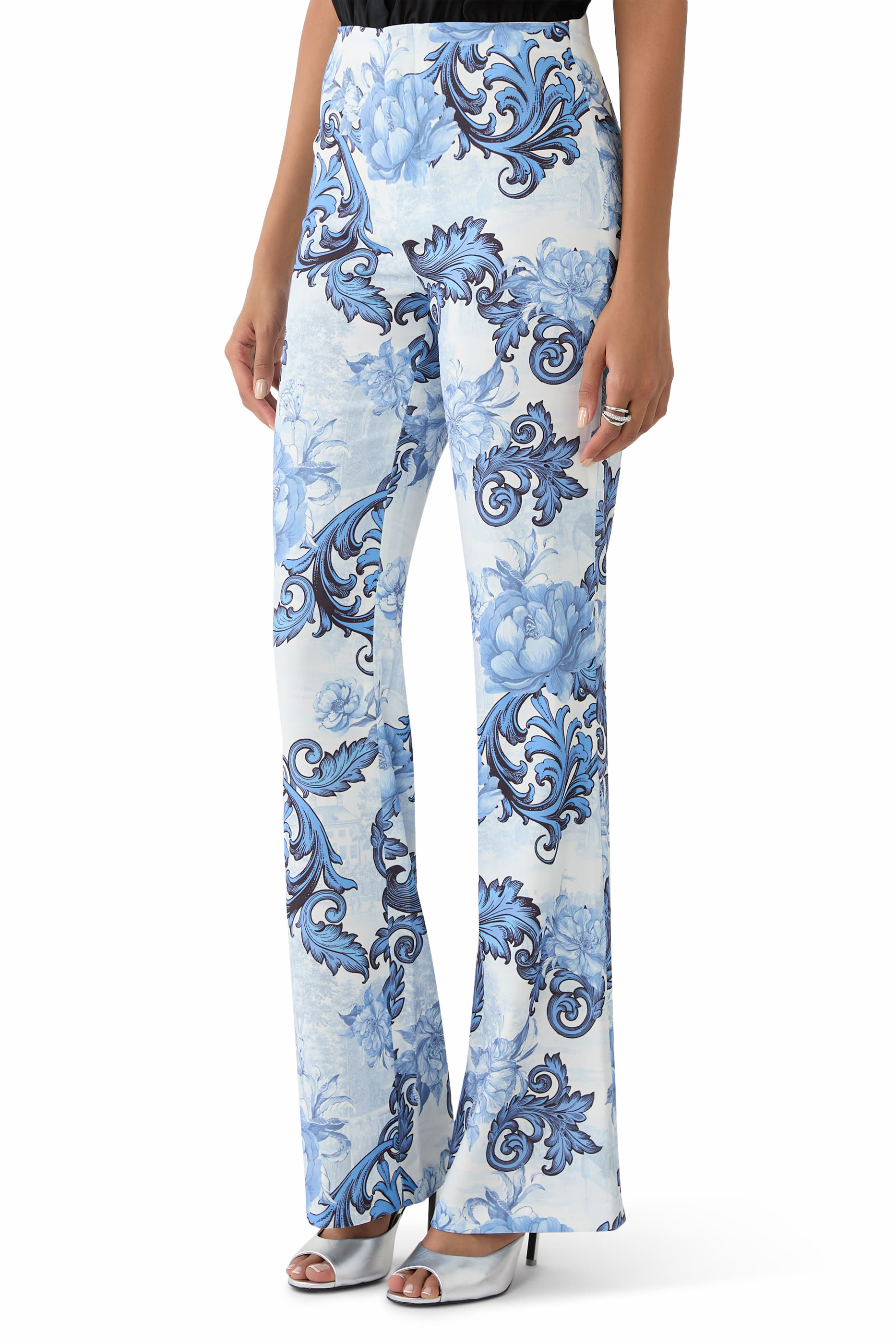 بنطال تيني بقصة ضيقة بحافة واسعة