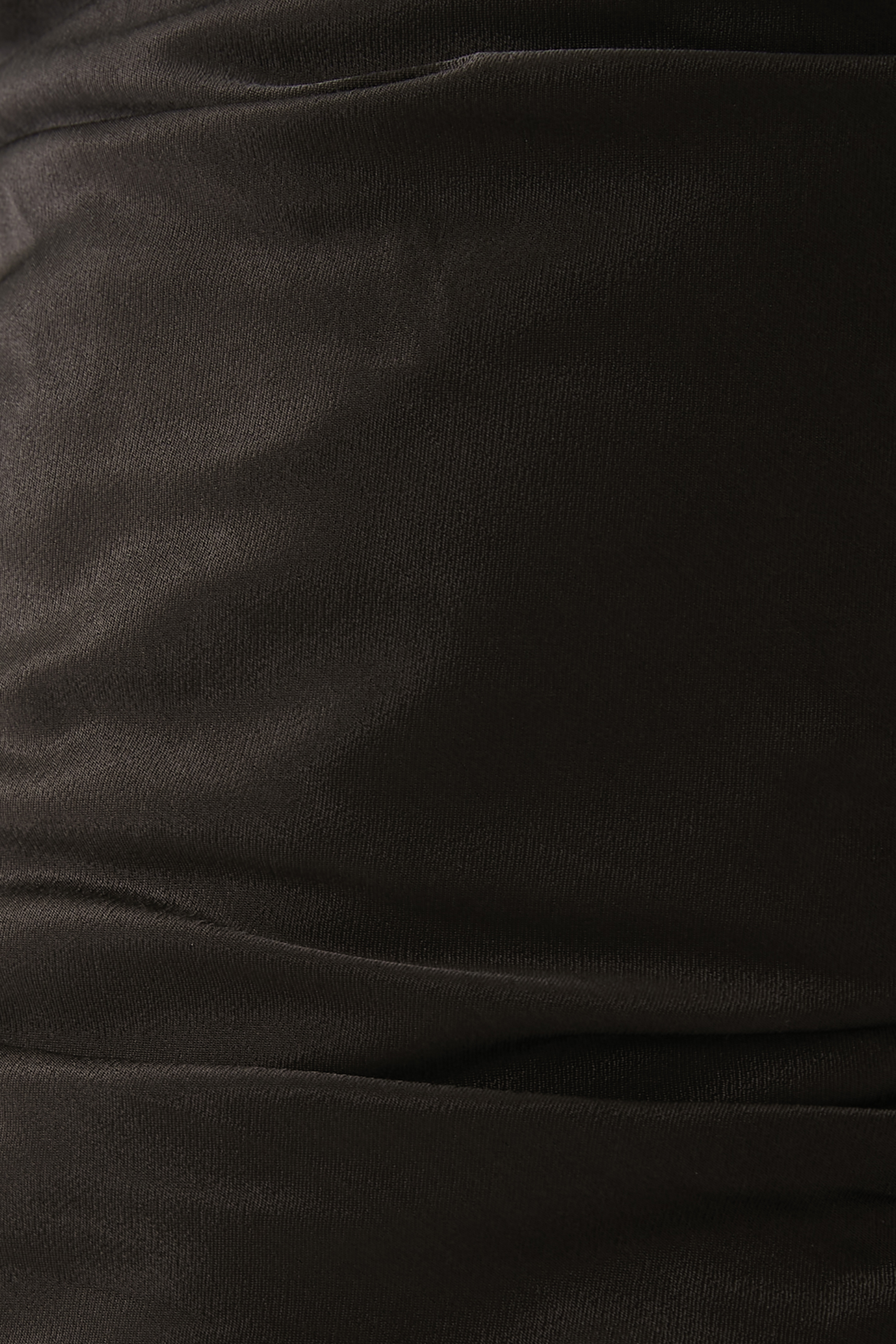 فستان لا لون طويل بأربطة في الخلف