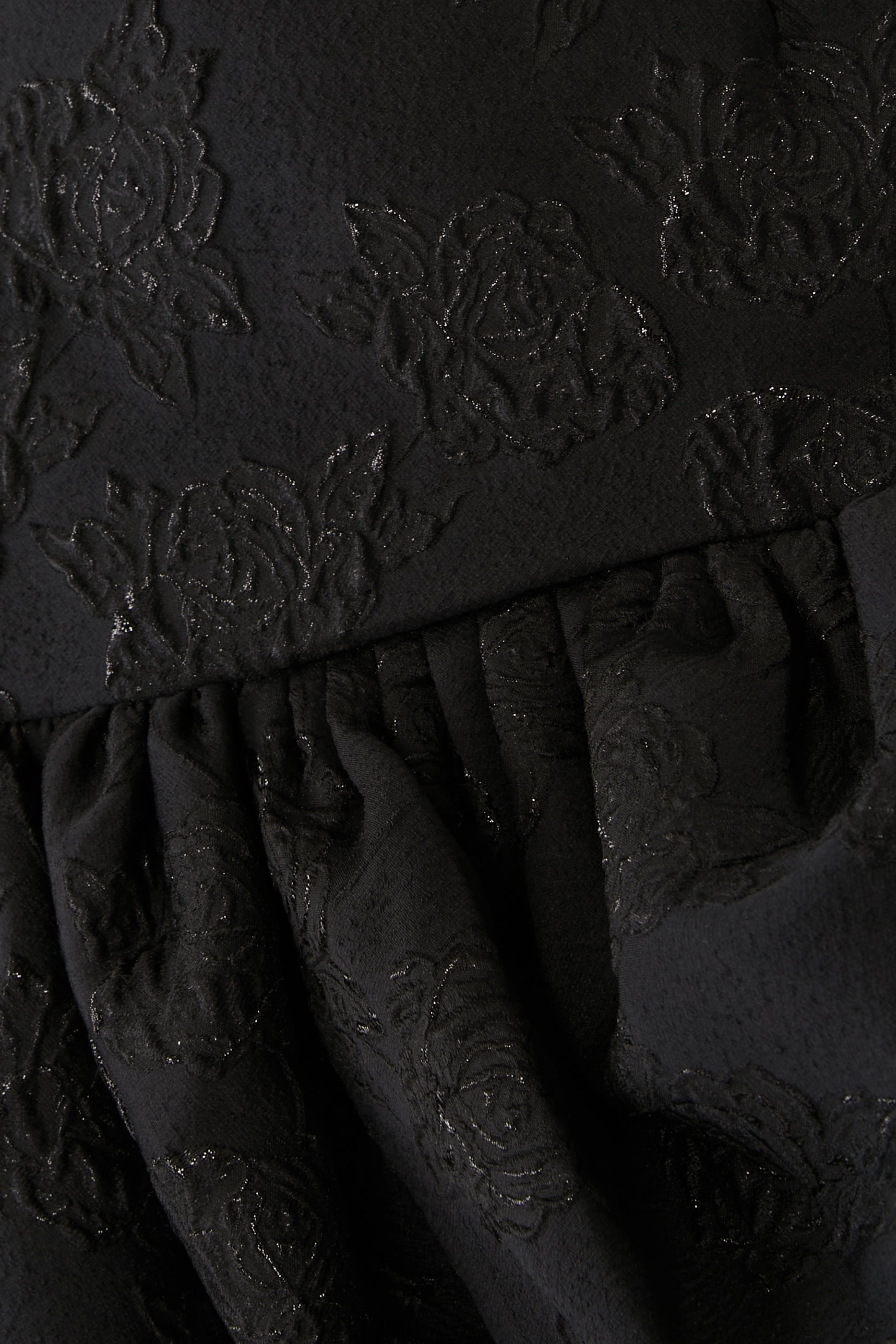 تنورة قصيرة جاكار