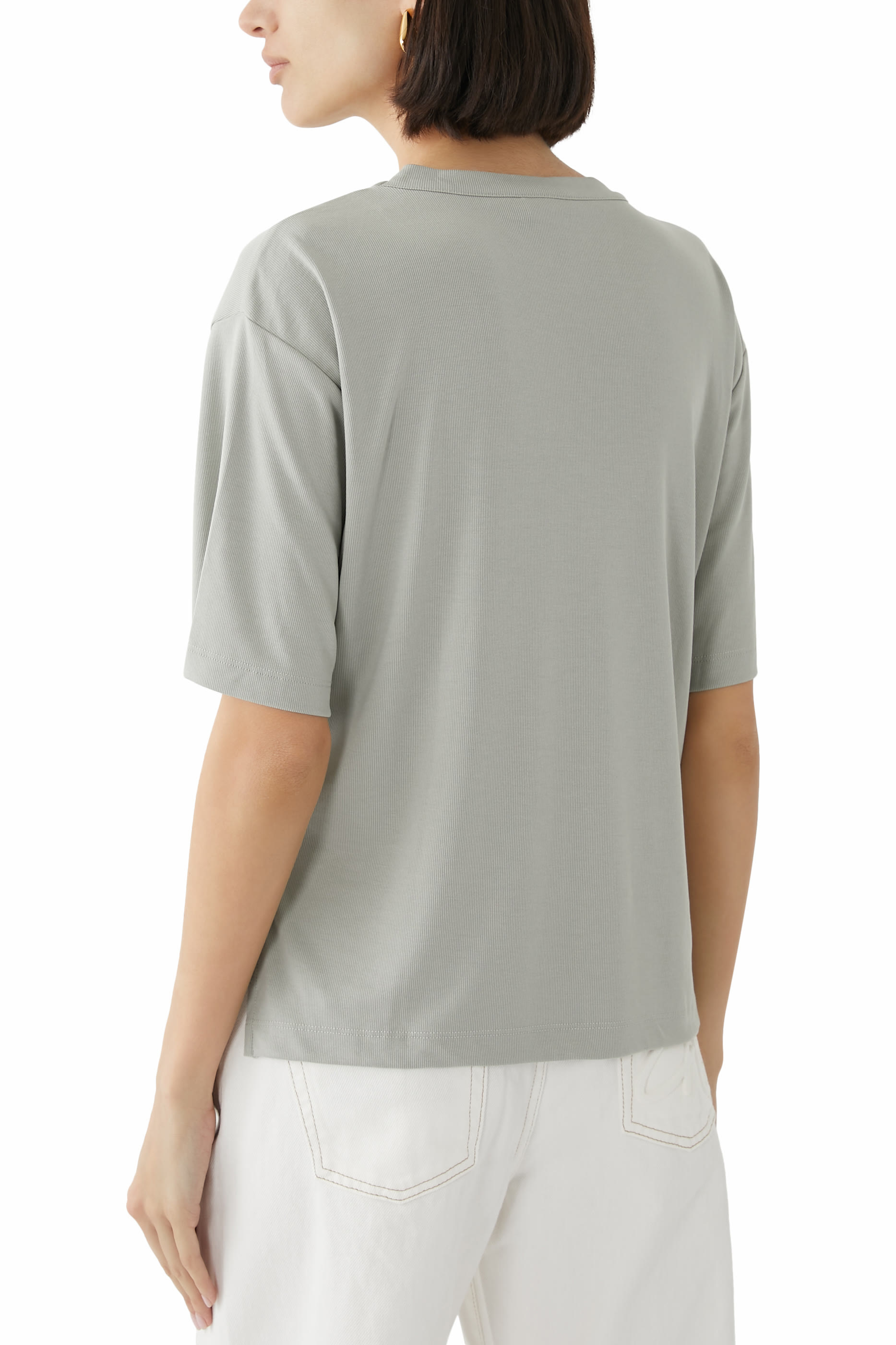 تيشيرت بأكمام قصيرة