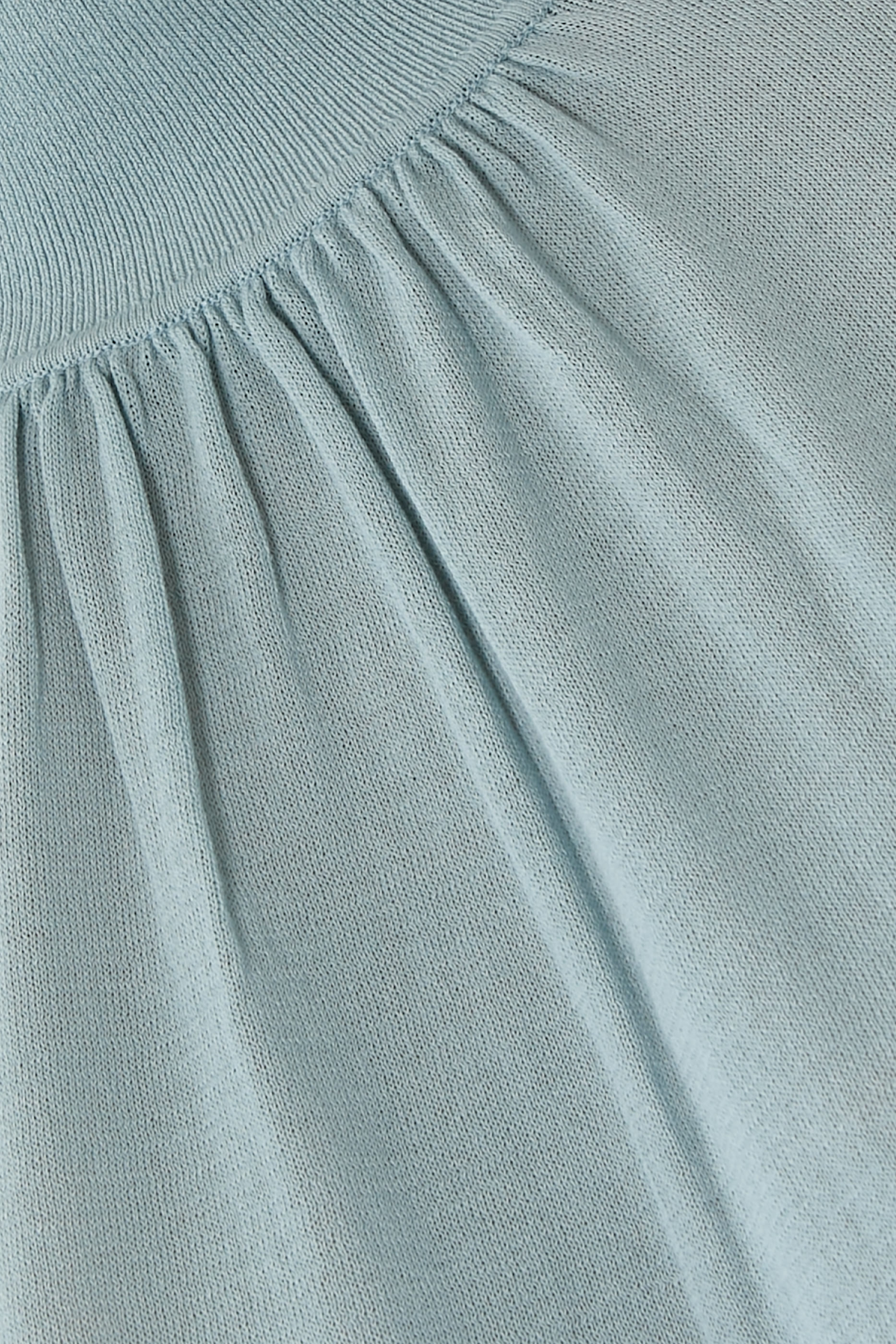 بلوزة هيبنوتيك بكشكش وأكمام منفوخة