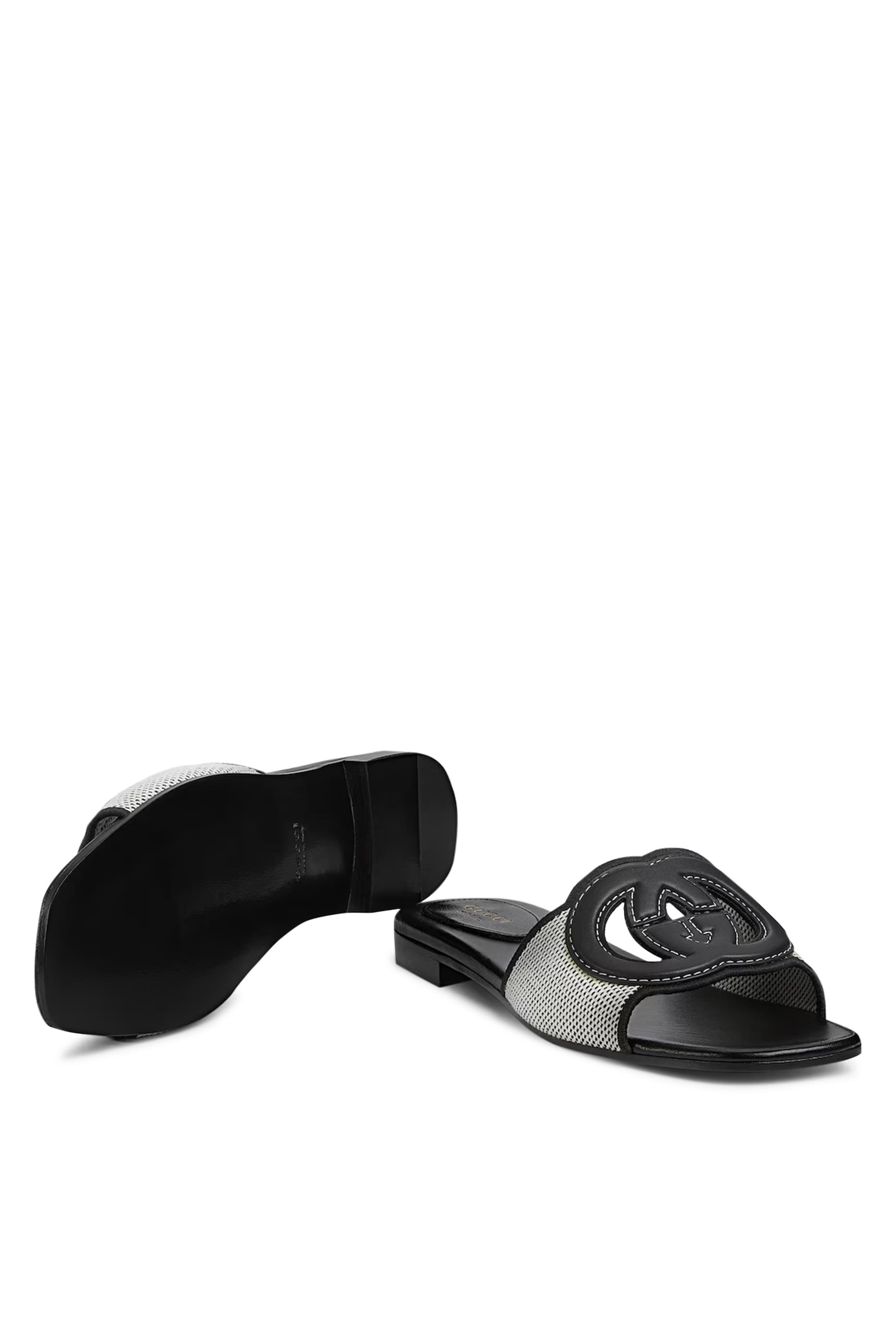 صندل مفتوح بحرفي شعار الماركة المتداخلين