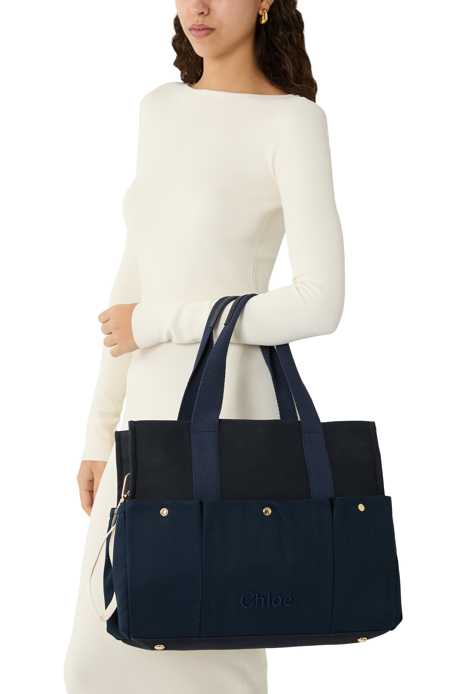  حقيبة مستلزمات أطفال مزينة بشعار الماركة