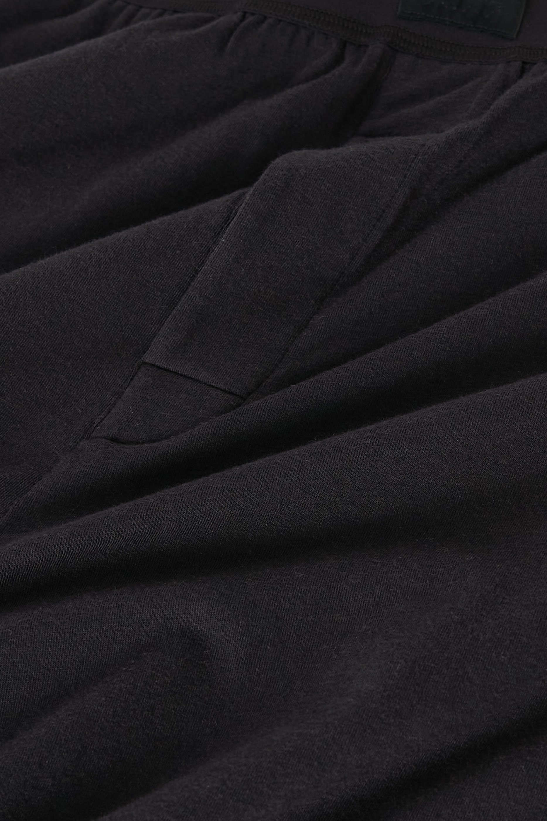 بنطال بويفرند بقصة فضفاضة