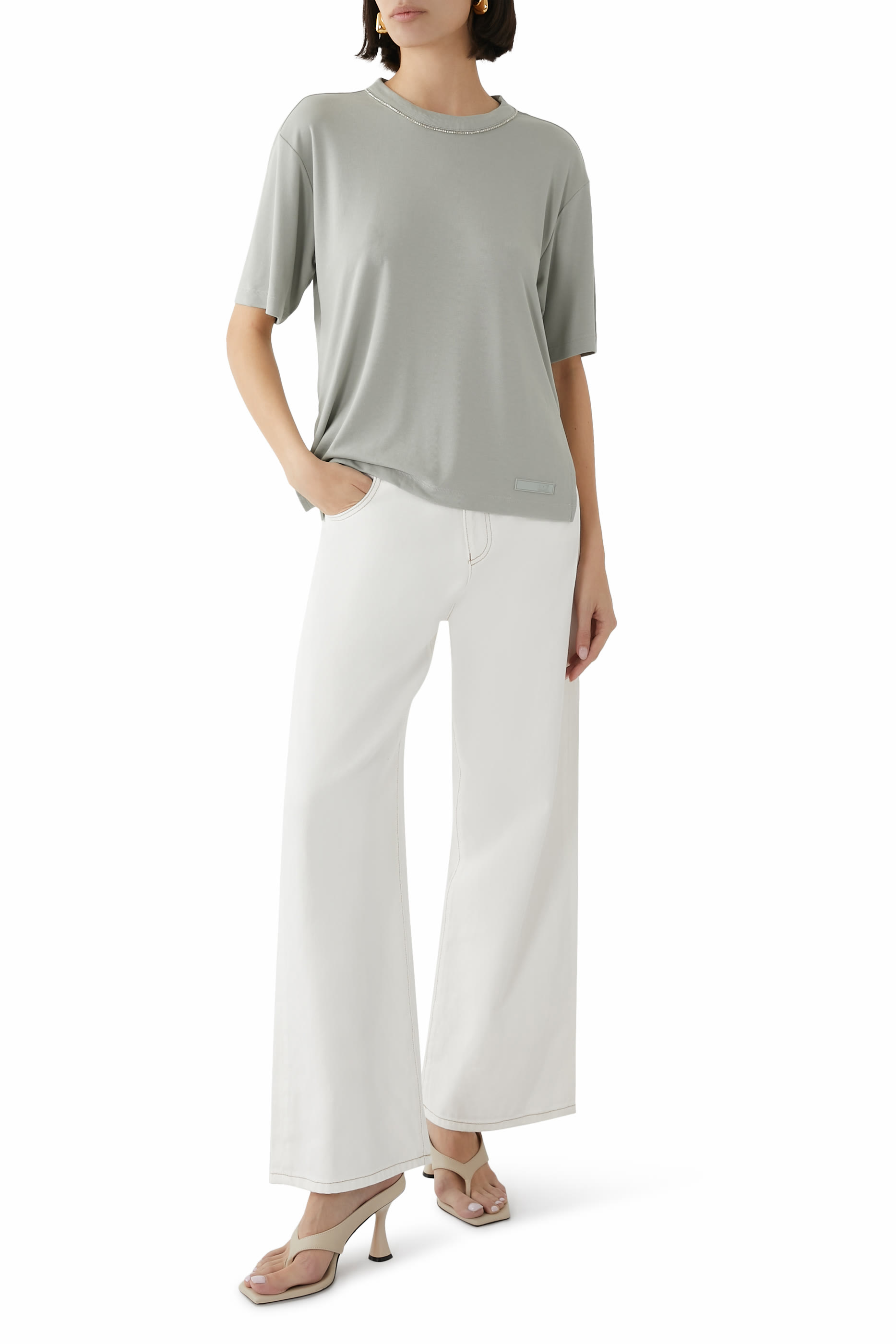 تيشيرت بأكمام قصيرة