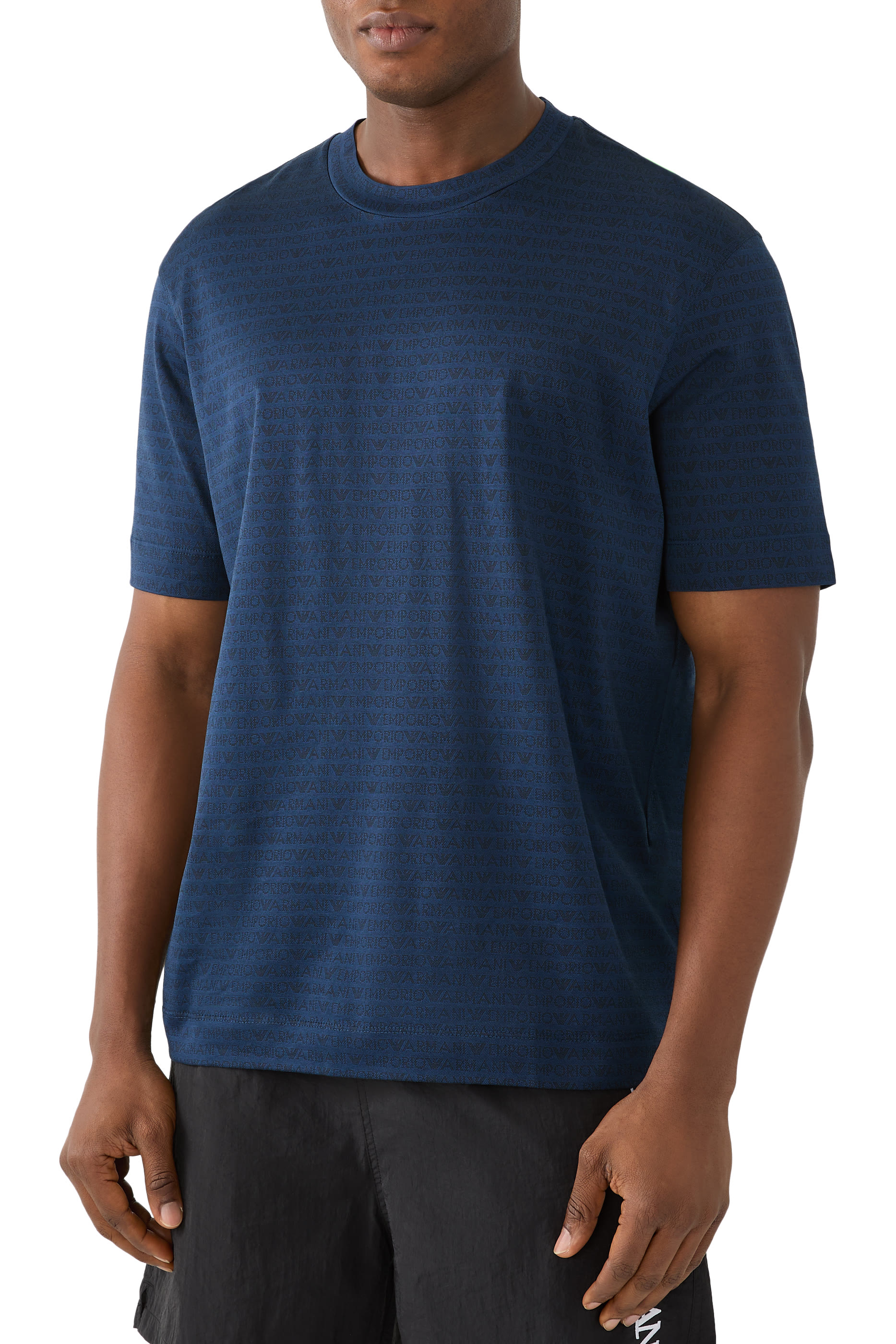 تيشيرت بنقشة شعار الماركة بحجم صغير