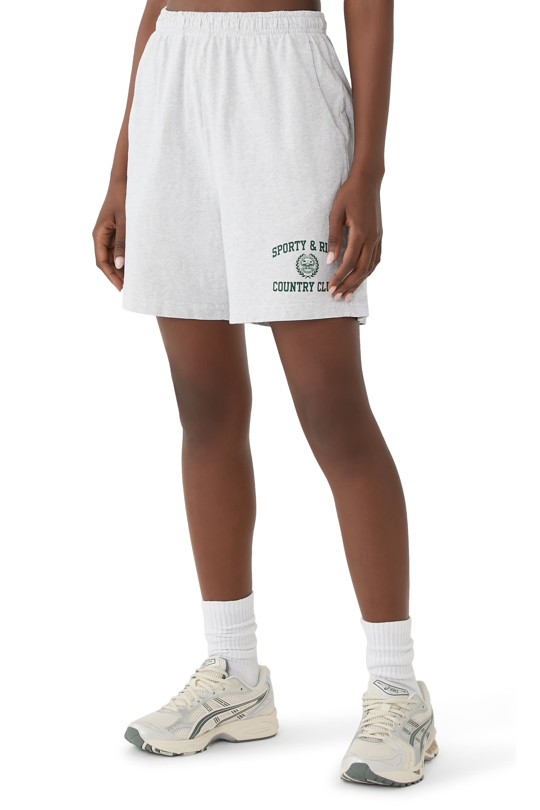 شورت رياضي بشعار الماركة بتصميم جامعي