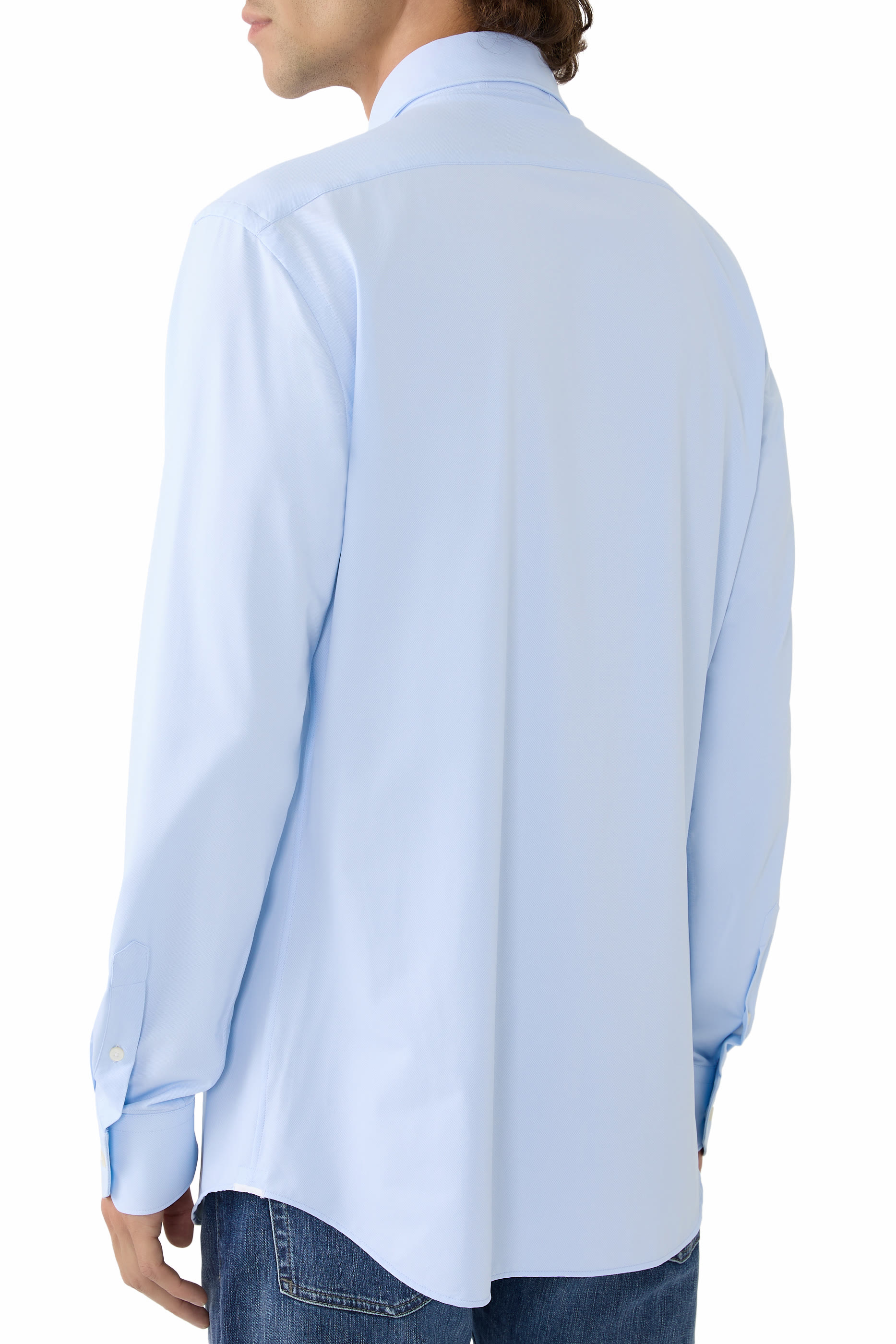 قميص بقصة ضيقة