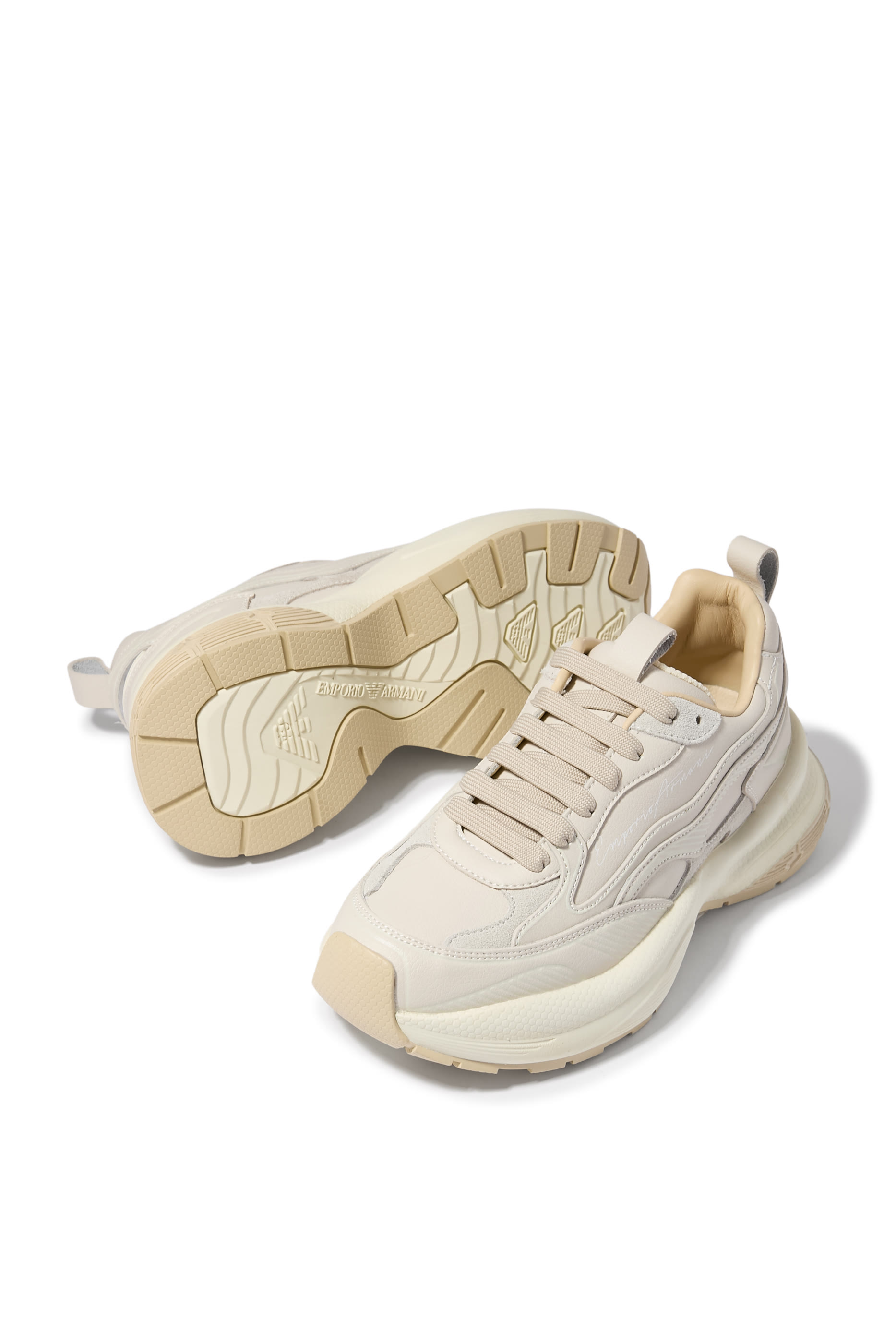 سنيكرز بشعار الماركة جلد