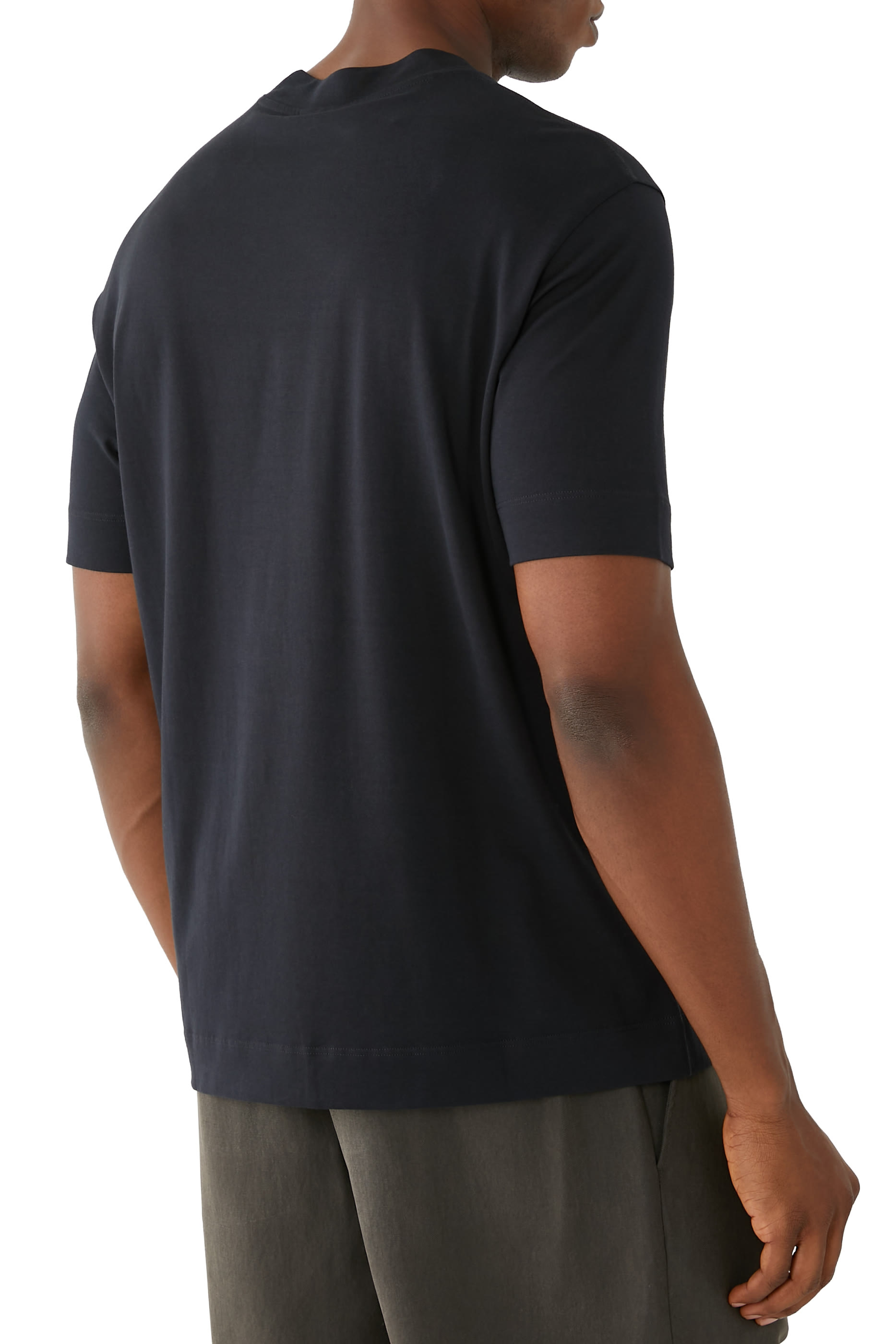 تيشيرت بأكمام قصيرة وشعار النسر