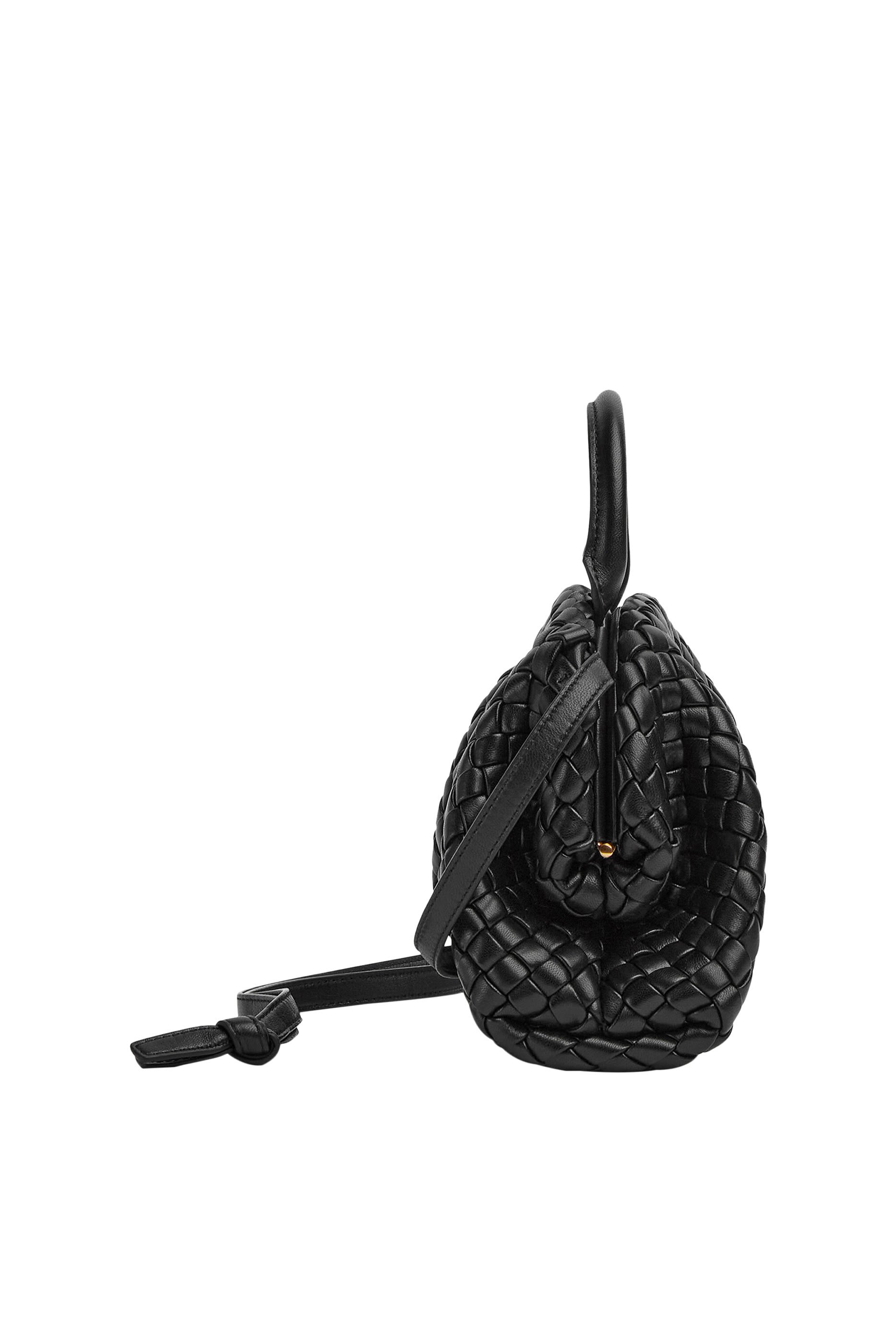 حقيبة صغيرة بيد علوية