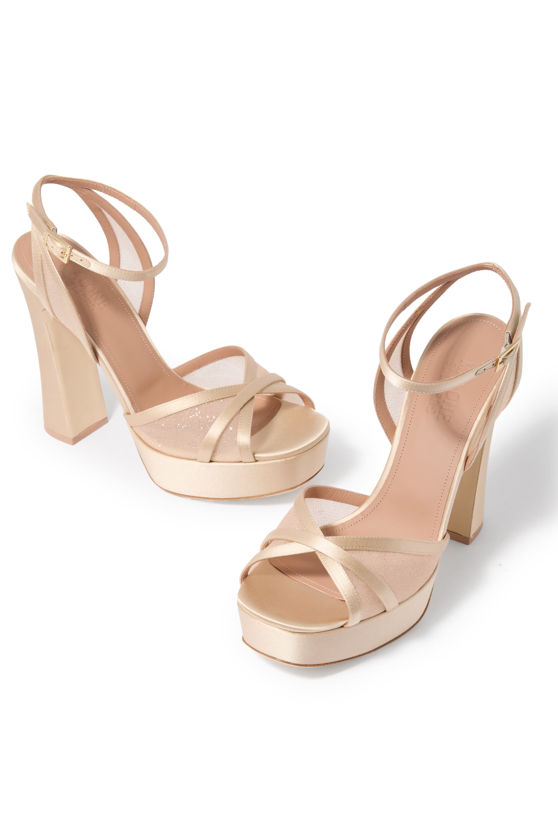 صندل سيلفي 125 بنعل سميك قماش شبكي وجلد لامع