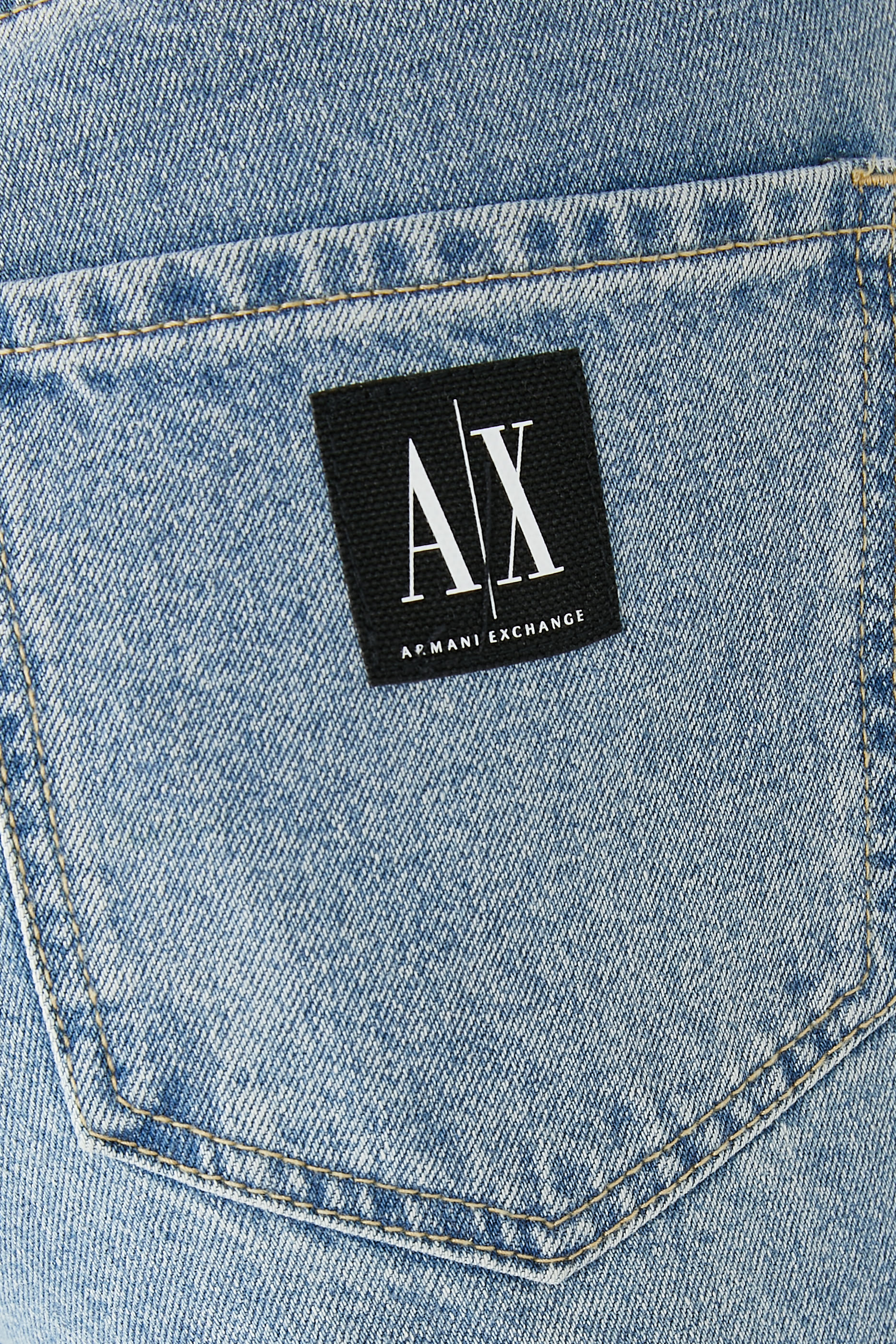 بنطال جينز دنيم بقصة ضيقة بساق مستقيمة