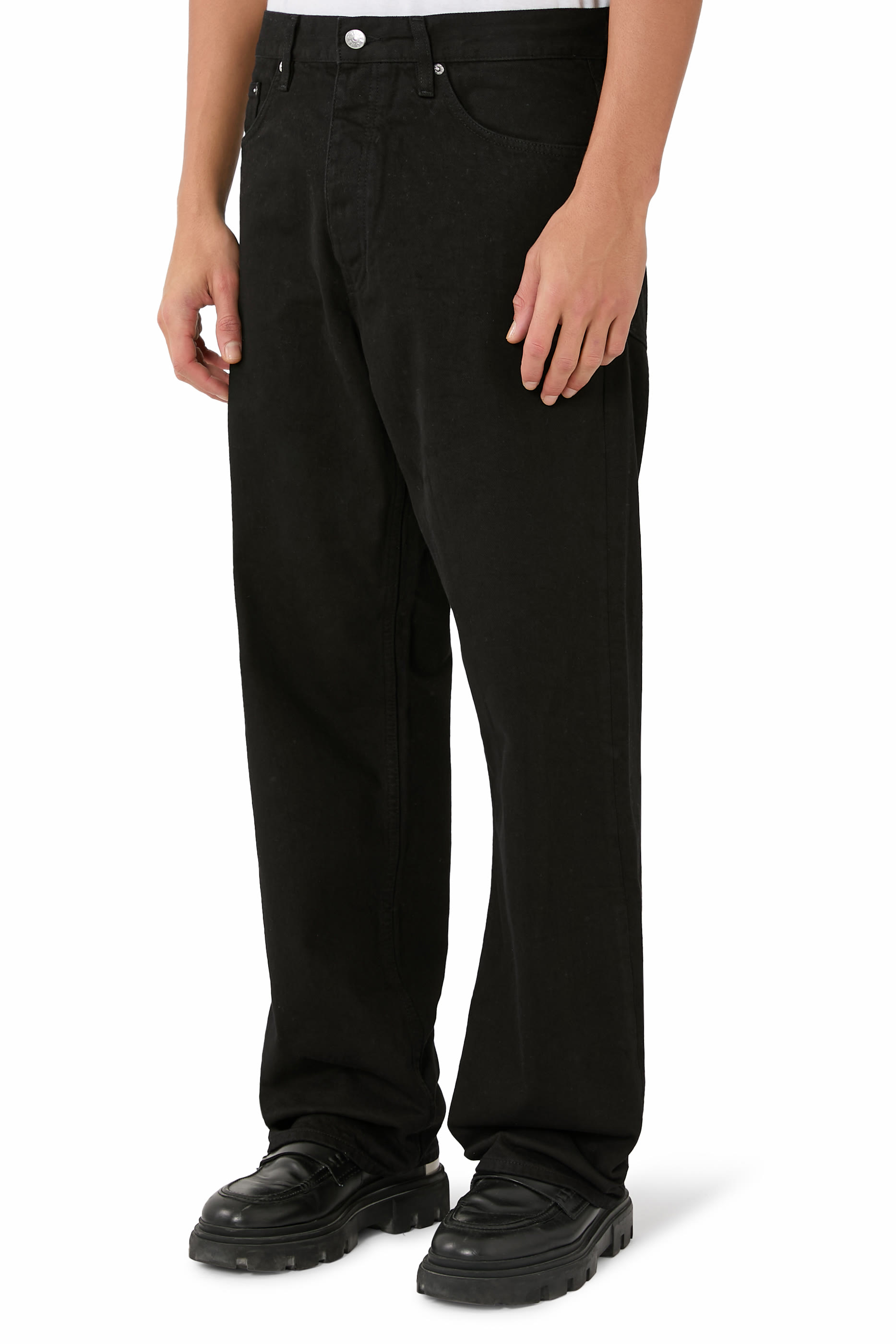 بنطال دنيم مصبوغ بقصة واسعة