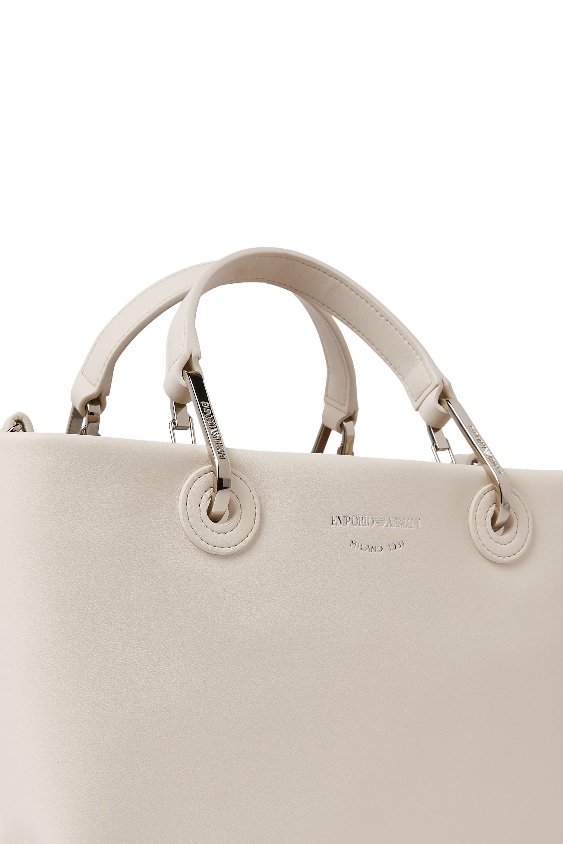 حقيبة يد بشعار الماركة